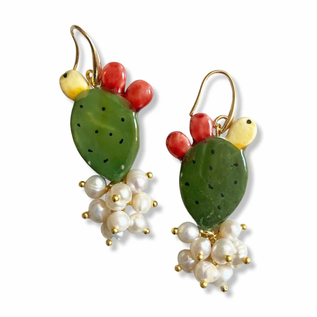 Orecchini con fico d'India in ceramica e perle di fiume