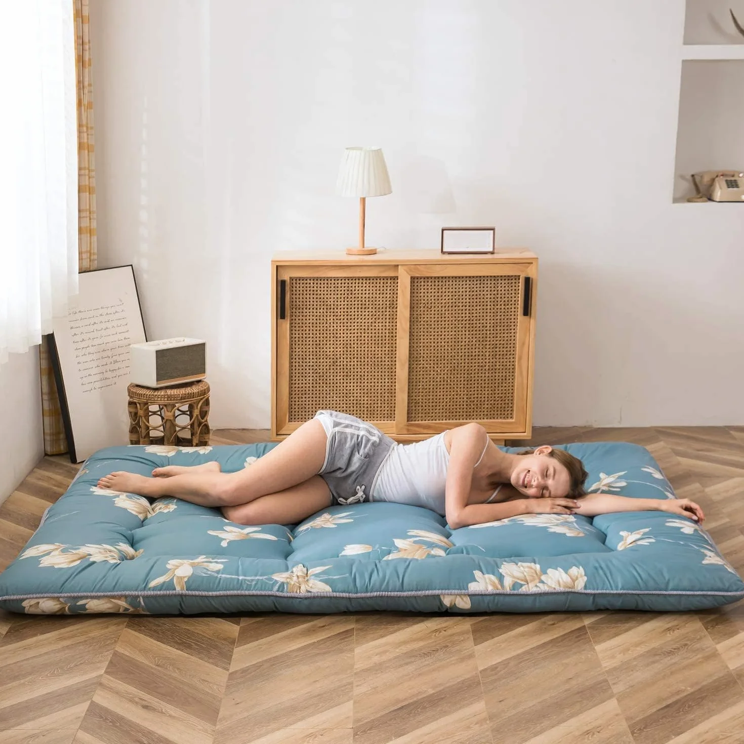Maxyoyo Materasso da pavimento giapponese, materasso futon, tatami spesso, pieghevole, arrotolabile, per dormitorio, cuscino per pavimento (fiore blu, matrimoniale)
