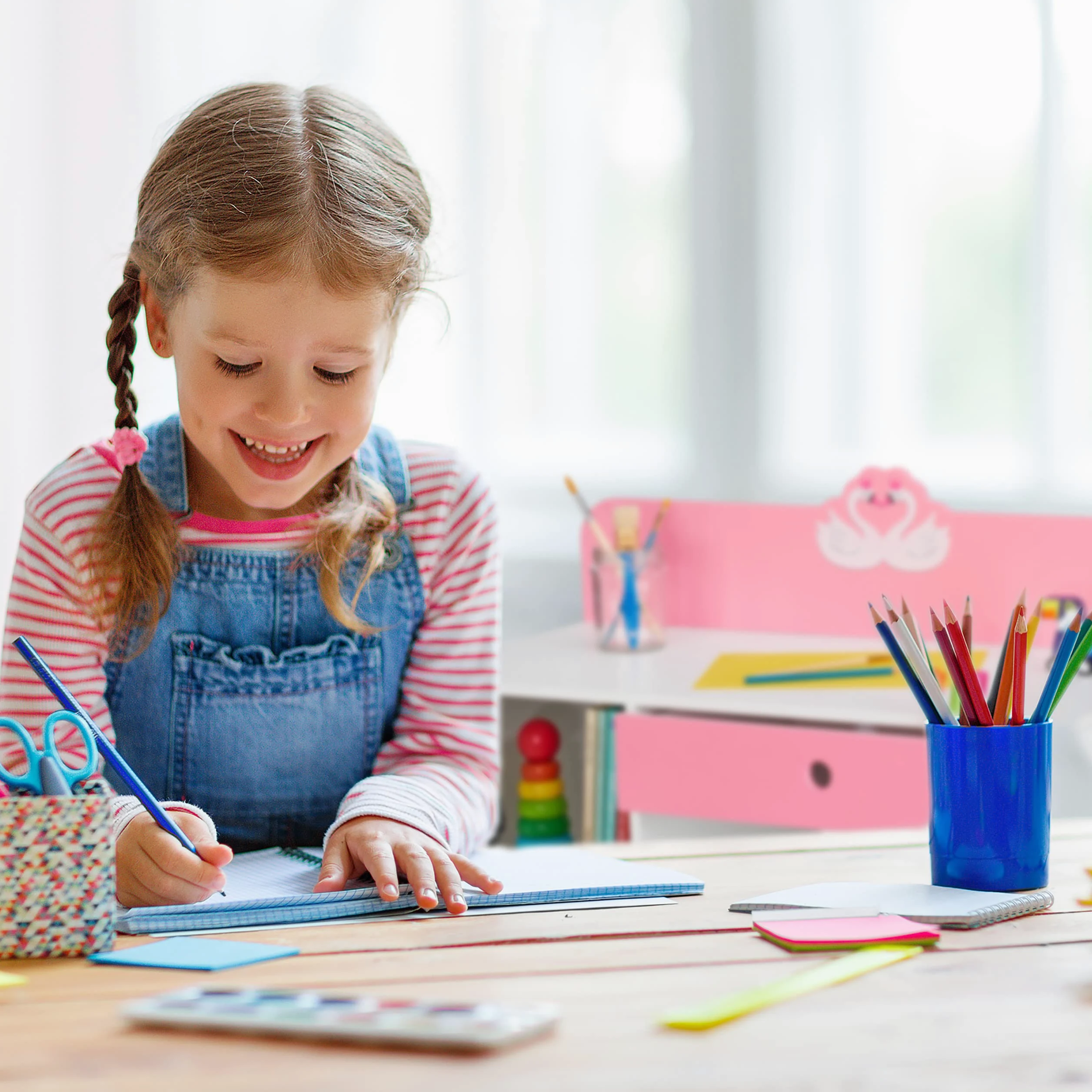 Relaxdays Scrivania e Sedia per Bambini, con Cassetto e 2 Ripiani Aperti, in MDF, Design Cigni Innamorati, Bianco Rosa