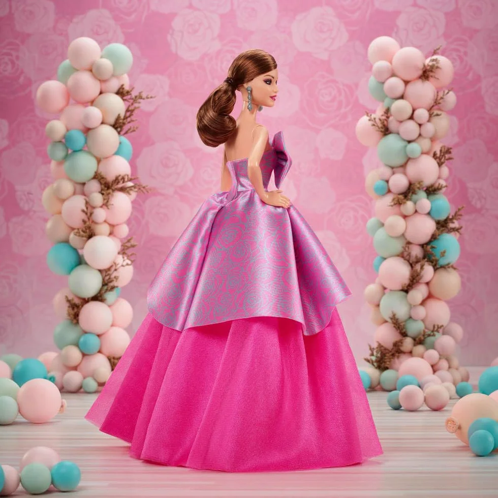 Barbie Signature Birthday Wishes JBJ08, bambola da collezione abito rosa satinato capelli ondulati castani confezione regalo