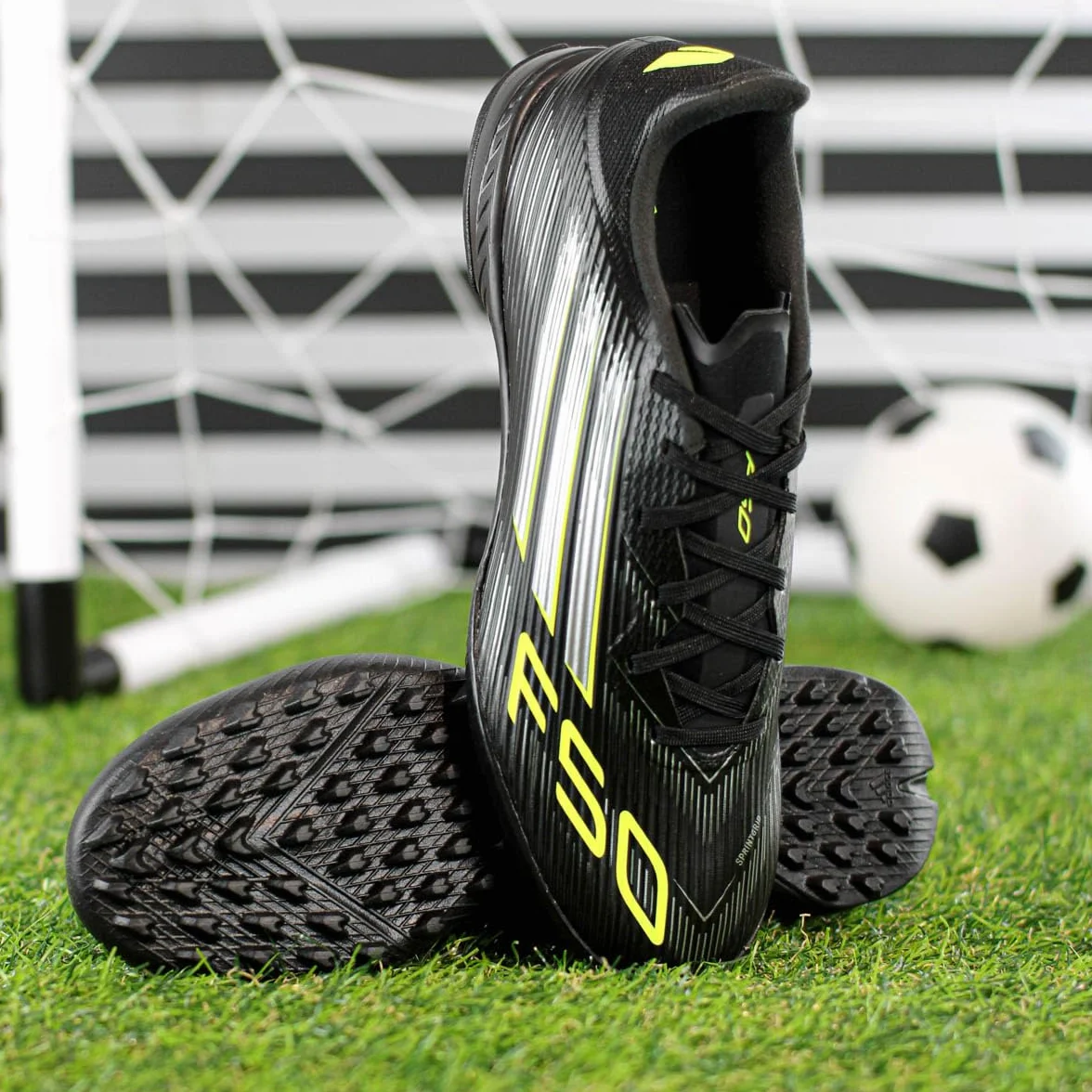 adidas Unisex Scarpe da Calcio F50 League Erba Sintetica