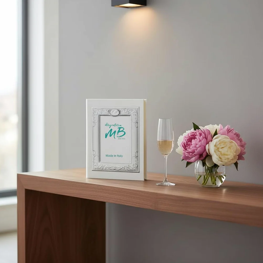 Album Fotografico per il Matrimonio o l'Anniversario di Nozze con Cornice Personalizzabile con Incisione dei Nomi o delle Iniziali dei Festeggiati
