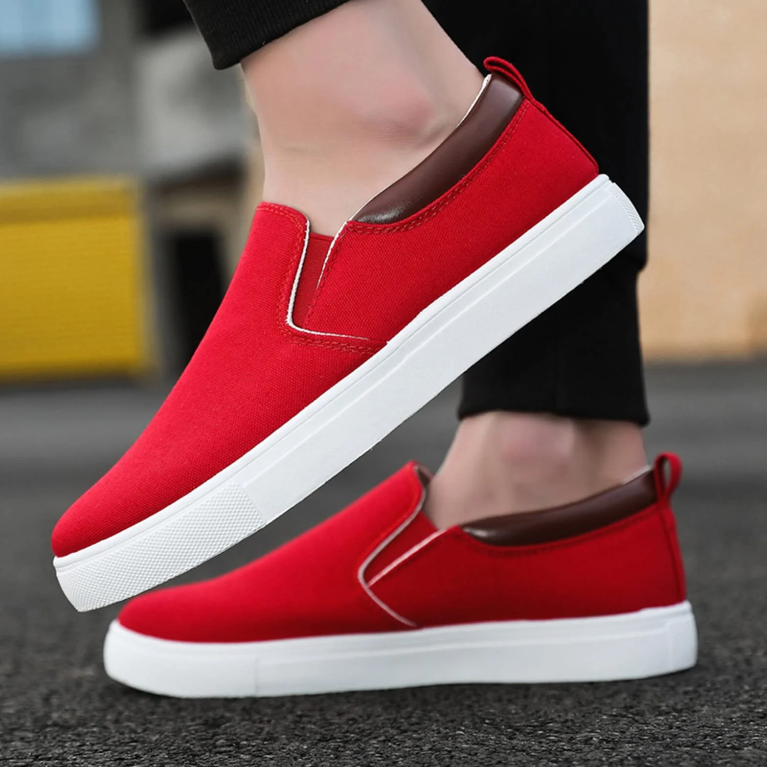 Mocassini casual larghi da uomo in tela bassa slip on sneakers tempo libero moda suole morbide scarpe comode scarpe da ginnastica classiche scarpe da passeggio