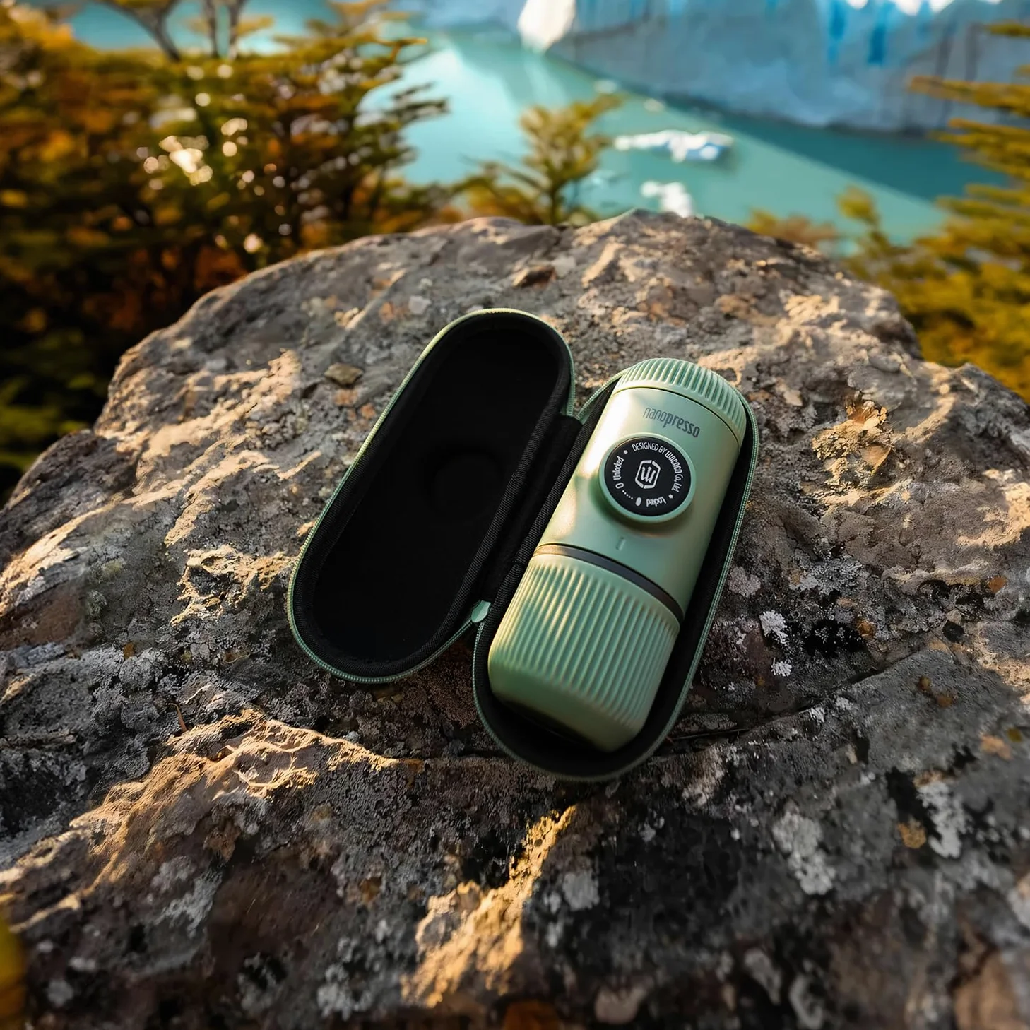 WACACO Nanopresso con S-custodia di Nanopresso, Macchina Caffè Portatile, Versione di Aggiornamento di Minipresso, Espresso Portatile, Caffe Viaggio, Operazione Manuale (Nuovi Elementi Verde Muschio)