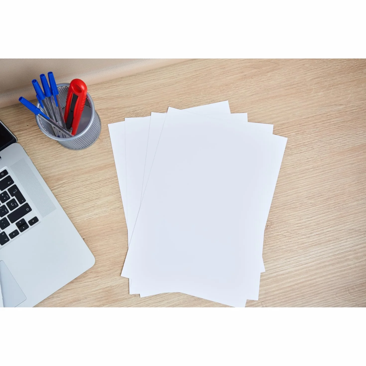 Dohe - Cartoncini Bianchi A4 (50 pz) - Formato 21x29,7 cm, Spessore 180 g/m², per Lavoretti Creativi, Stampa e Materiale Scolastico
