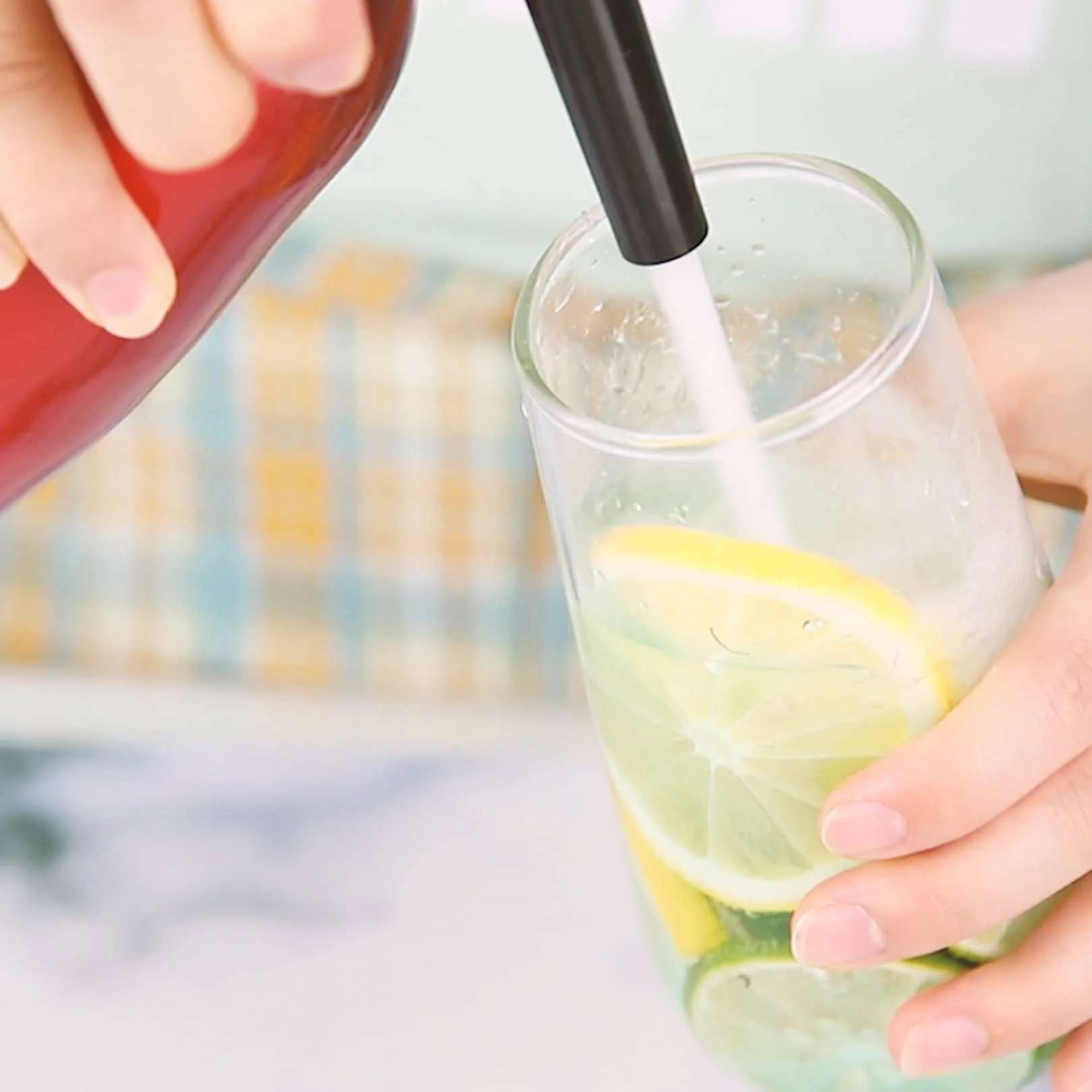 Sifone per Soda Alluminio 1L Rosso, Macchina per Soda Portatile per Uso Domestico Macchina per Acqua Frizzante Seltzer, Usa Cartucce di CO2 da 8 g
