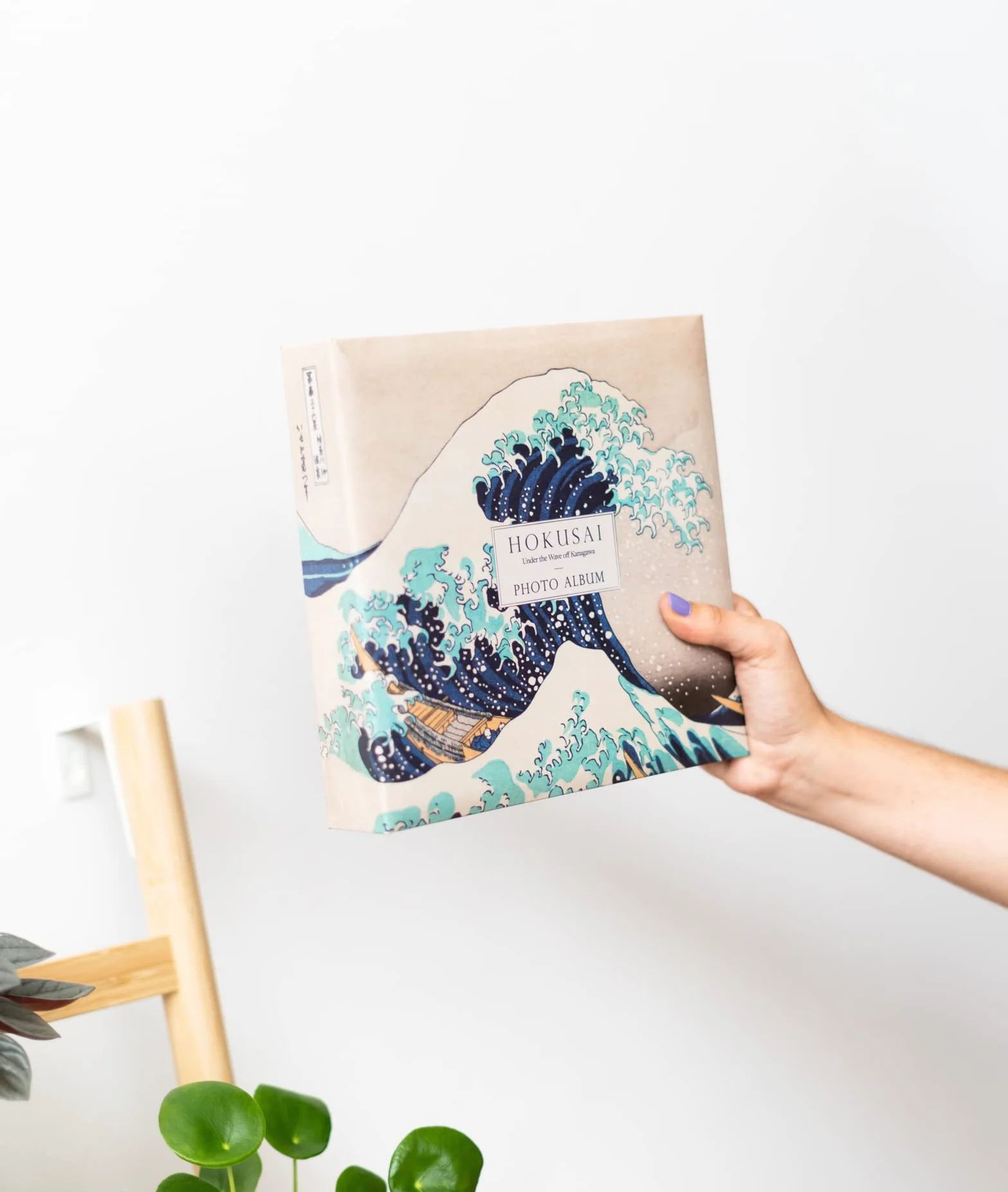 Grupo Erik Album Fotografico 10x15 cm La Grande Onda di Kanagawa - Album Foto con 200 Tasche, 2 per Pagina, Copertina Rigida e Personalizzabile, con Spazio per Note e Commenti