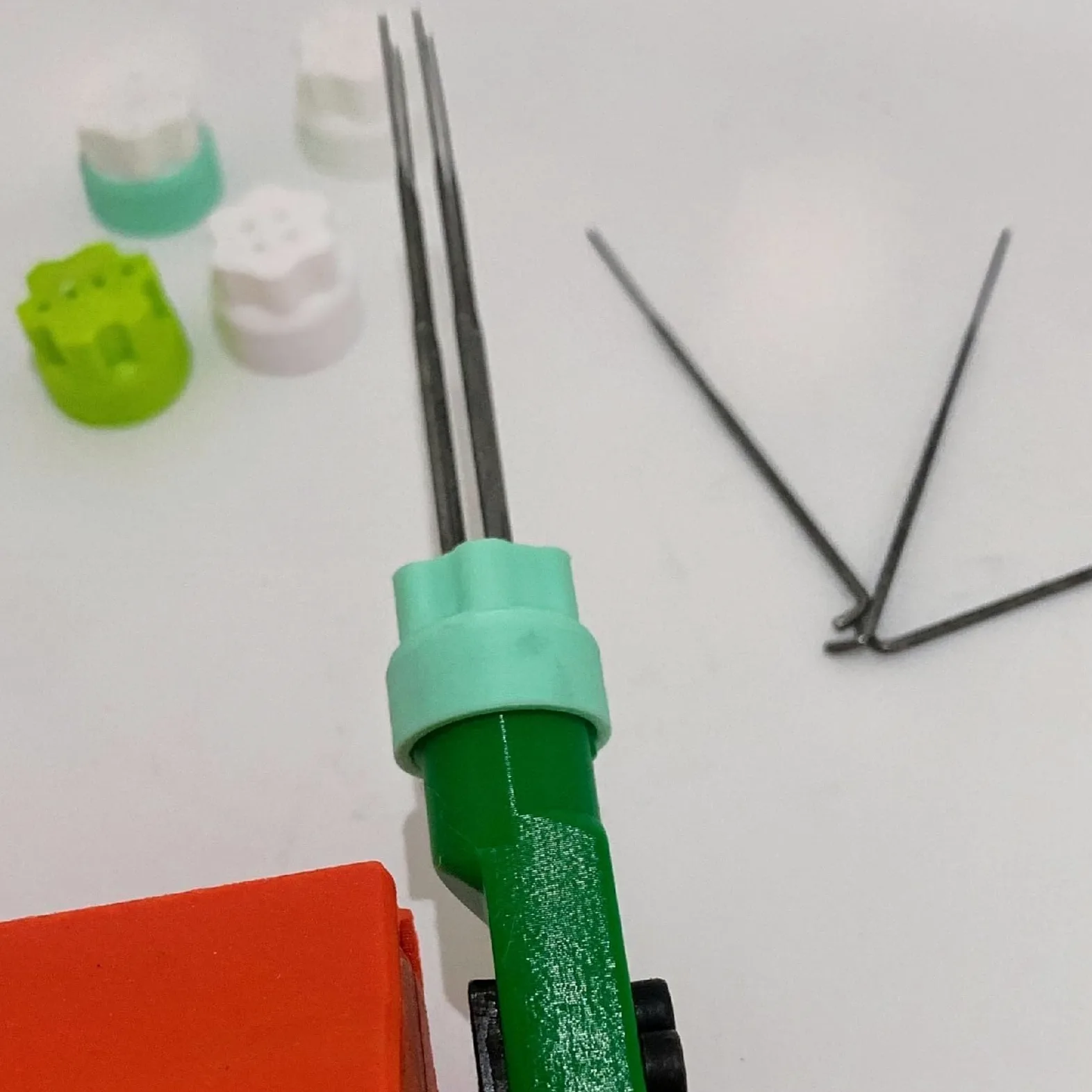 Macchina elettrica per infeltrimento ad aghi, strumento palmare per lana, con ugelli sostituibili (1-7 aghi) per pittura fai da te con lana e lavori in feltro, velocità regolabile
