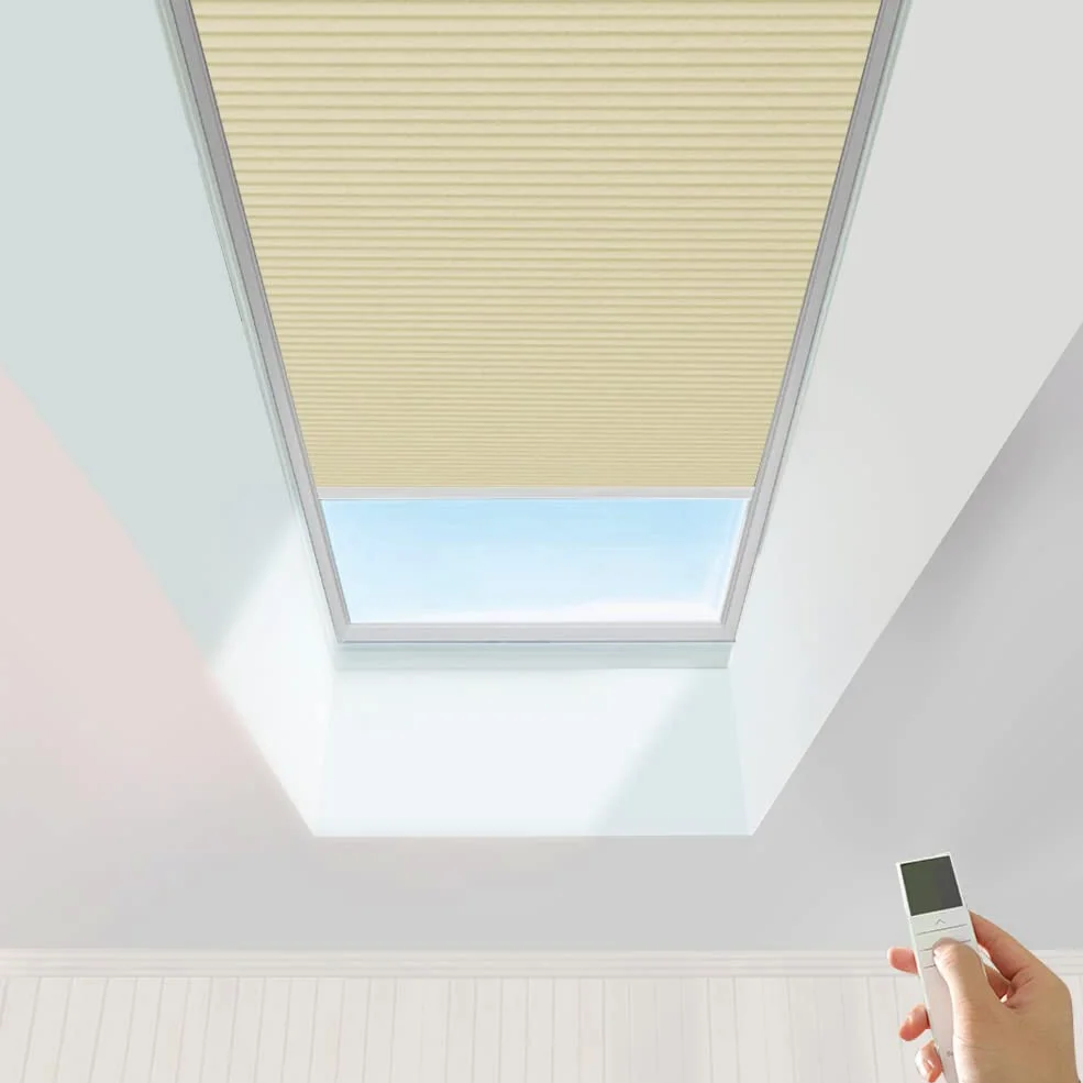 TIPIACE Ricaricabile motorizzate Tende a Nido d'Ape Full Blackout Tessuto Impermeabile per lucernario, Dimensioni Personalizzate (Beige Giallo 93021D W100 X L 120CM)
