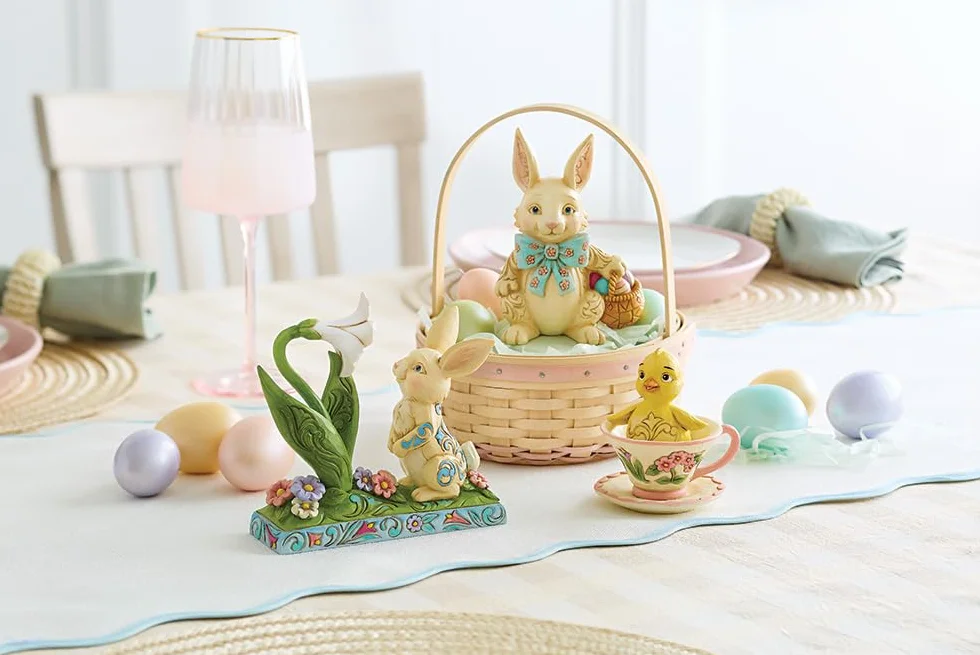 Enesco Heartwood Creek by Jim Shore - Statuetta di coniglietto con giglio
