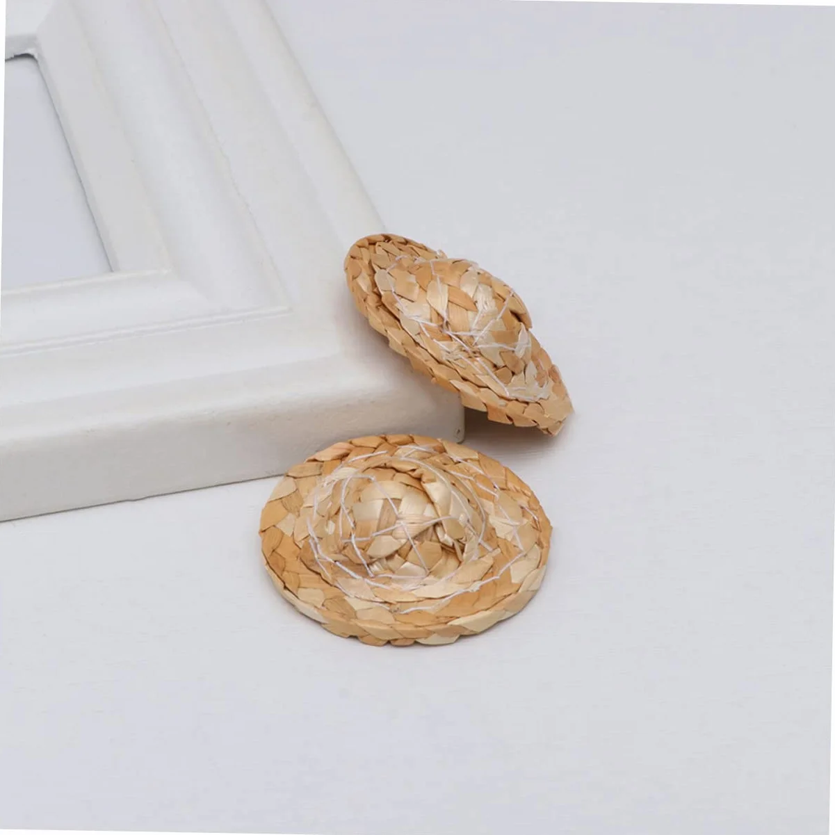10pezzi Cappelli di Paglia Miniatura Cappelli Intrecciati per Bambole per Artigianato Accessori per Case delle Bambole Decorazioni per Fotoricampeggi