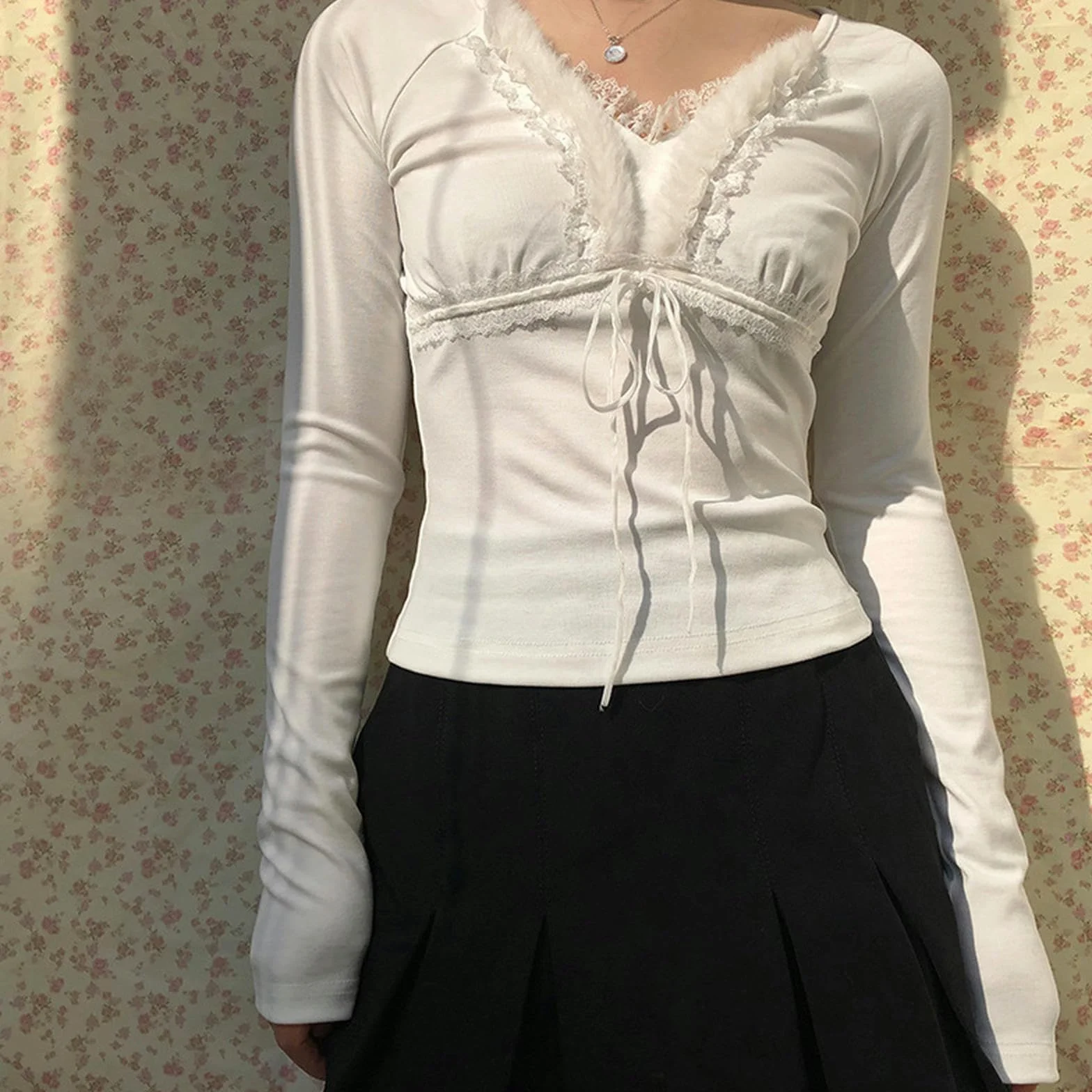 Dolce Bordo Grezzo con Cuciture in Pizzo Fiocco Scollo a V Top Corto Delicato Tinta Unita a Maniche Lunghe T-Shirt Slim Lavorata a Maglia con Fondo-Bianco-M