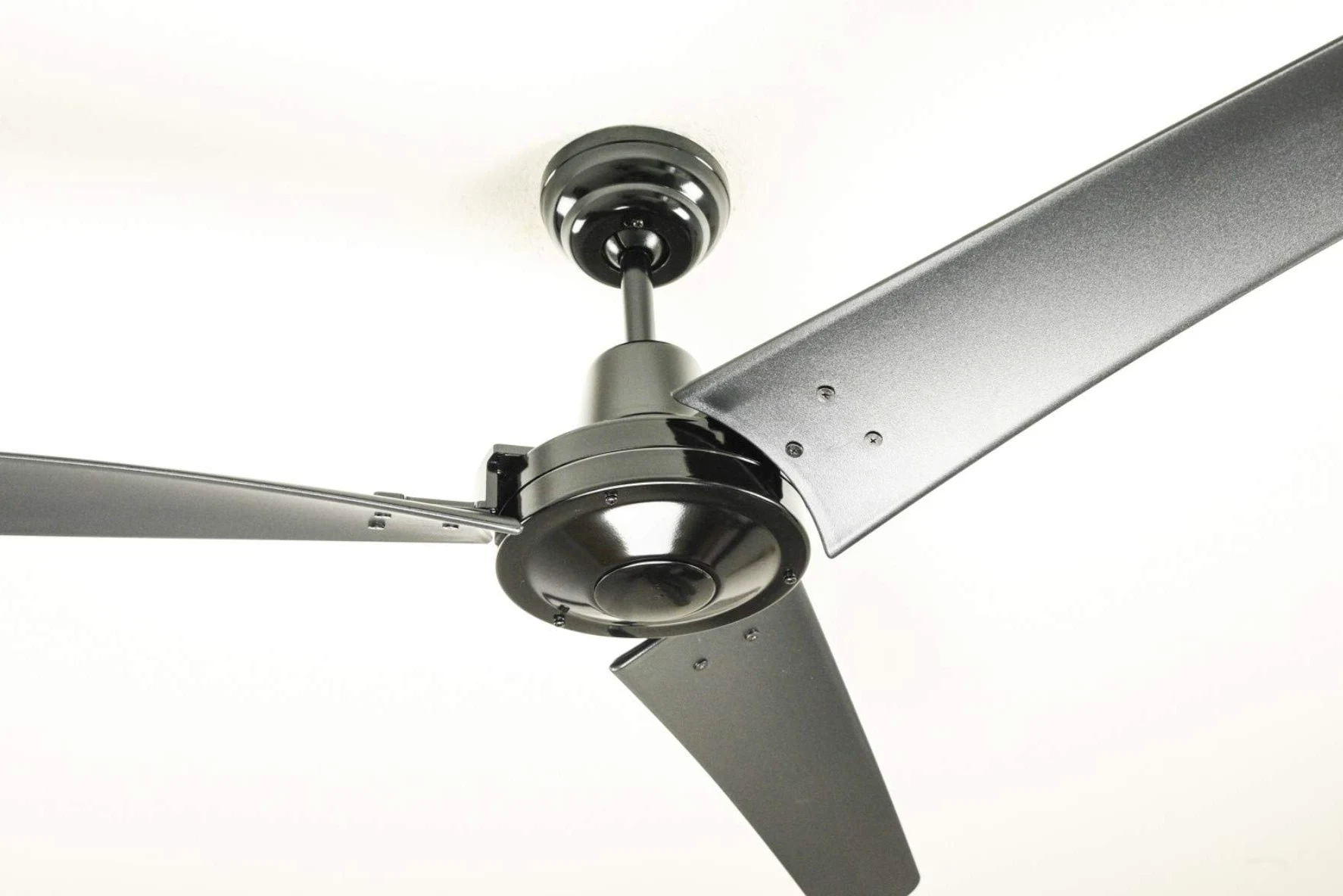 Ventilatore industriale a soffitto Pepeo Vourdries Black 142 cm con telecomando incluso