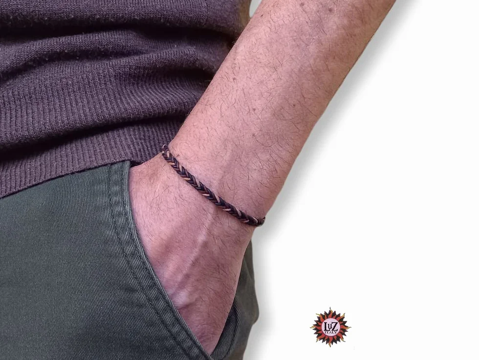 Bracciale uomo in cuoio grezzo intrecciato a mano regolabile