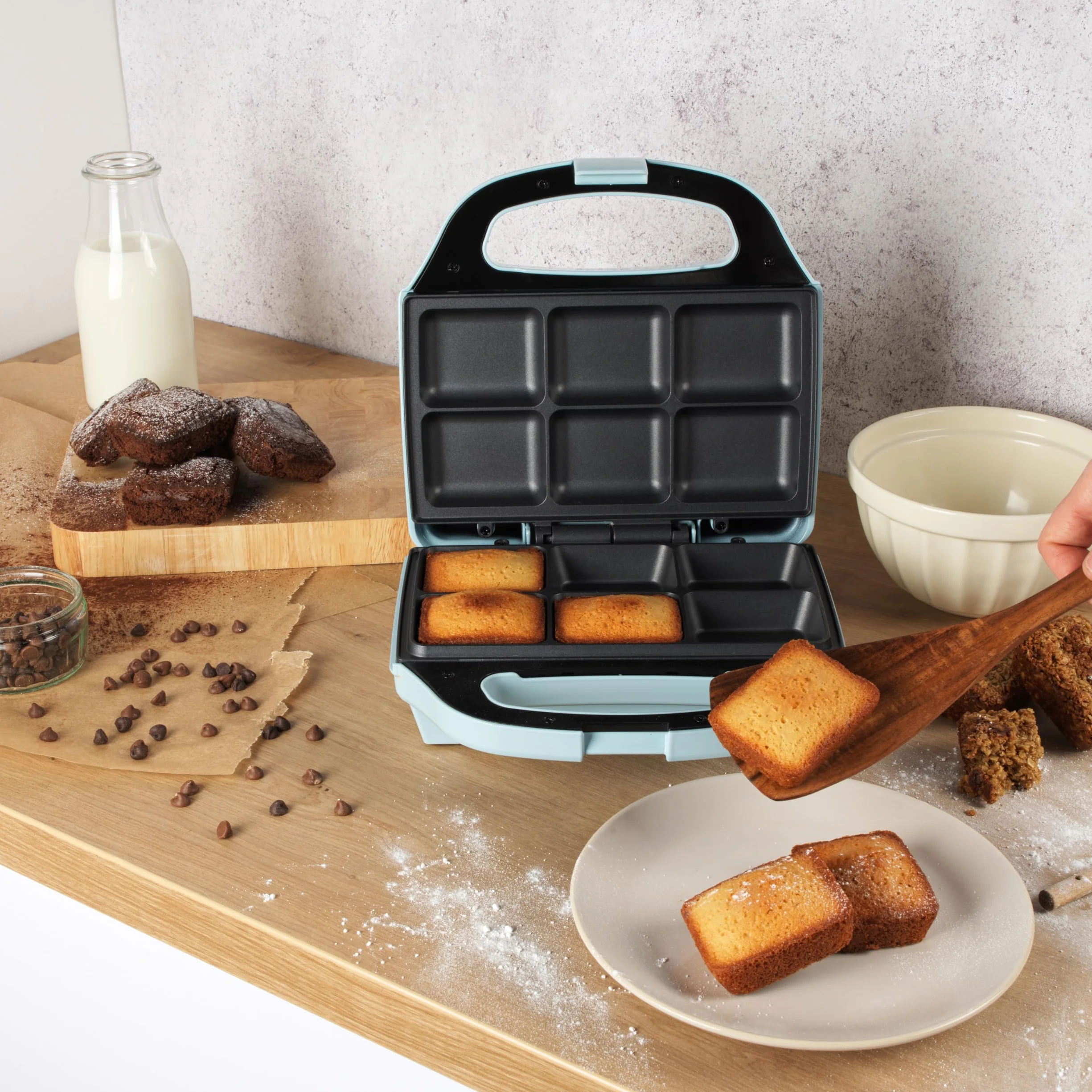 Giles & Posner Macchina per torte – Brownies, Fette di Torta, Flapjack, Piastre Antiaderenti, Facile da Pulire, Compatto, Cottura per Bambini, Controllo Automatico della Temperatura, 750W, Blu