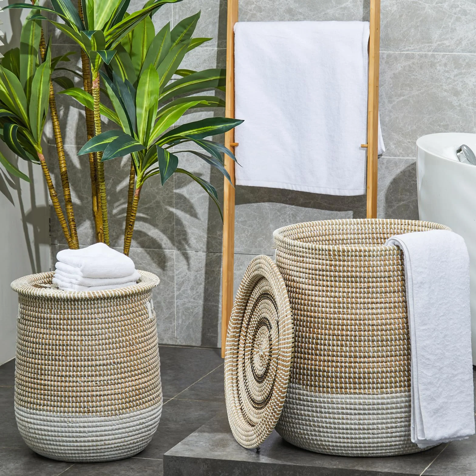 Cesto Portabiancheria Grande con Coperchio, Cesto Intrecciato in Alghe Marine, Adatto per Riporre Vestiti, Giocattoli e Cuscini, Bianco e Marrone, 45,14 L/86,38 L