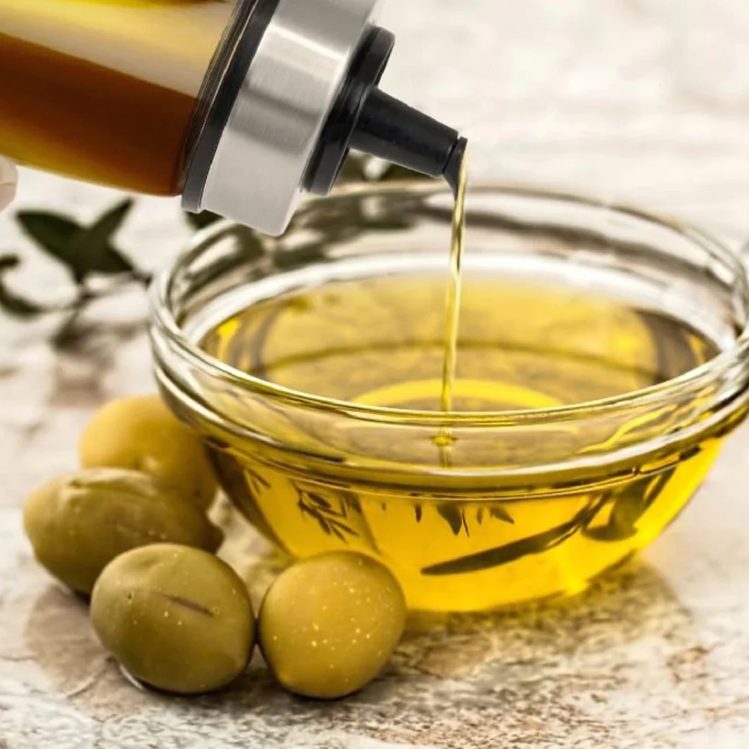 PARENCE.- Flacone per olio da 200 ml con tappo versatore - Dosatore in vetro e acciaio inox - Contenitore per olio, aceto, salsa - 6,5x6,5x12,5 cm - Versamento preciso e senza gocciolamento