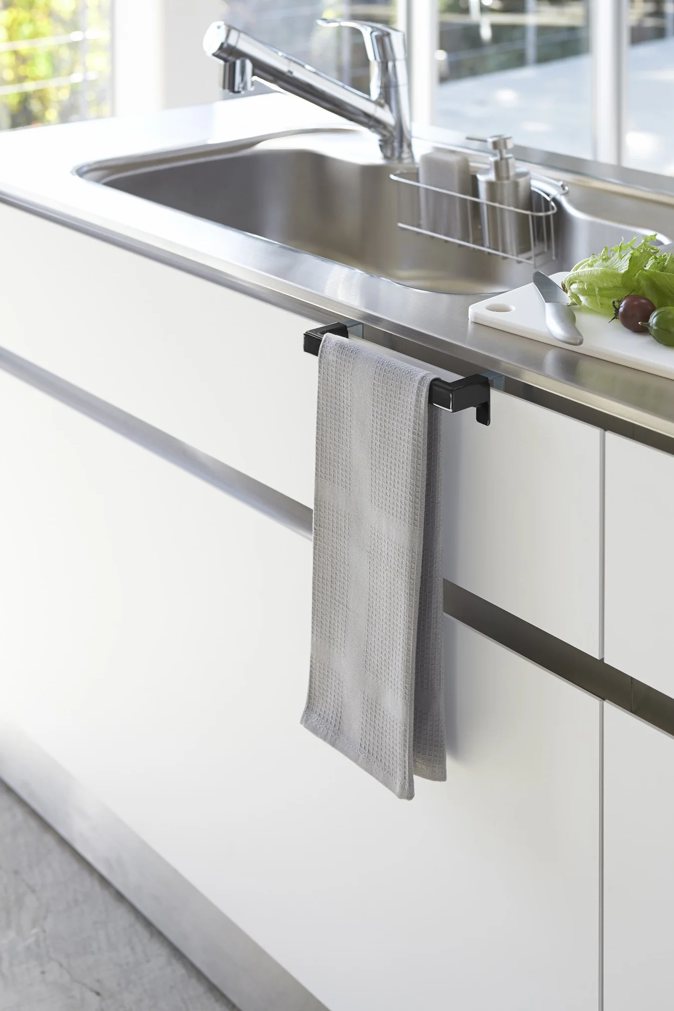 Yamazaki TOWER Towel Hanger Black Steel 19 x 67 x 4 cm