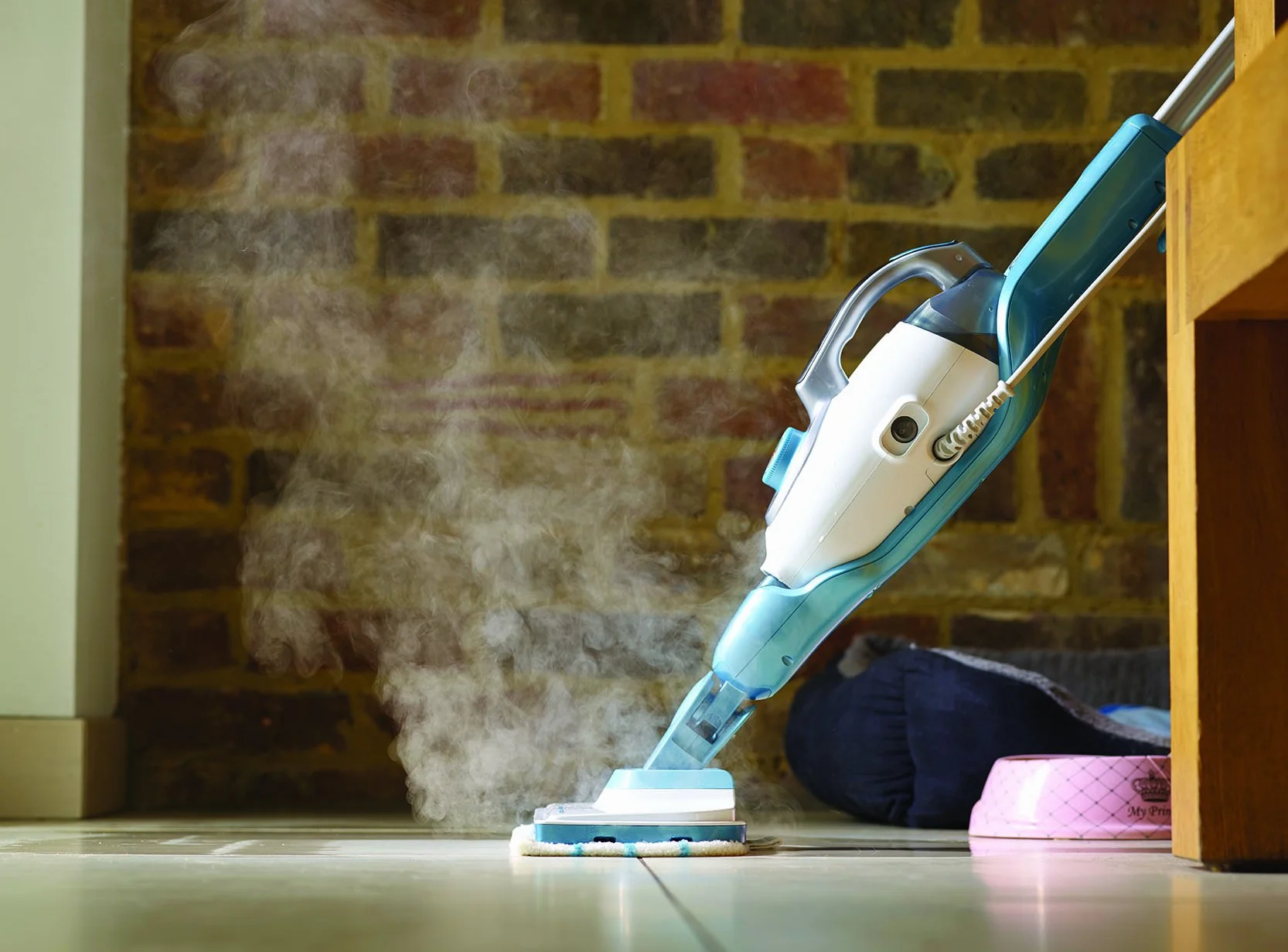 BLACK+DECKER, Scopa a Vapore Lavapavimenti Steam Mop 7in1, Testa Pivotante Adatta a Tutte le Superfici, con Tecnologia Autoselect per la regolazione del vapore, Capacità 500 ml 1600 W. FSMH1321-QS