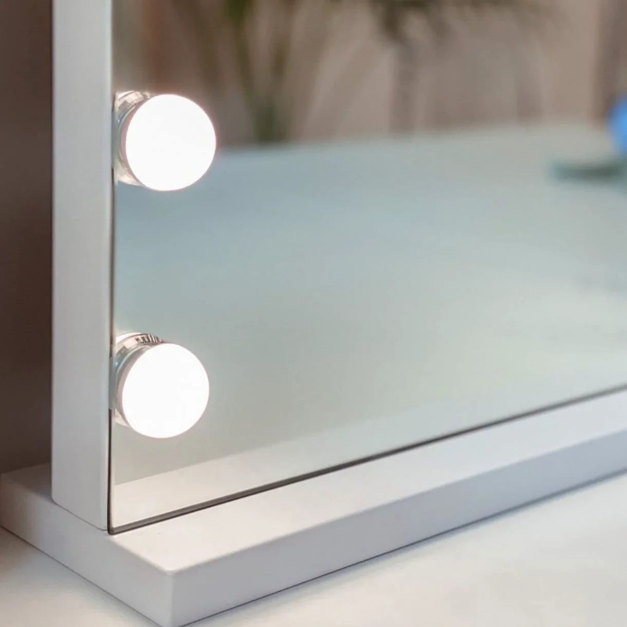 Flamingueo Specchio Trucco Con Luci, 15 LED, 3 Modi di Luce, Intensità Regolabile, Controllo Tattile, Presa USB, Accessorio Ingrandimento Incluso, Bianco, 58 x 46 x 12 cm