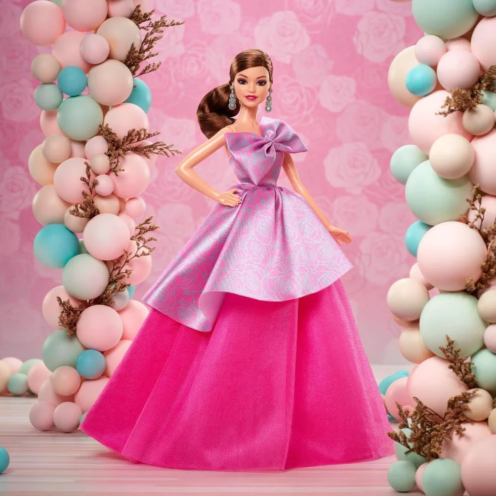 Barbie Signature Birthday Wishes JBJ08, bambola da collezione abito rosa satinato capelli ondulati castani confezione regalo