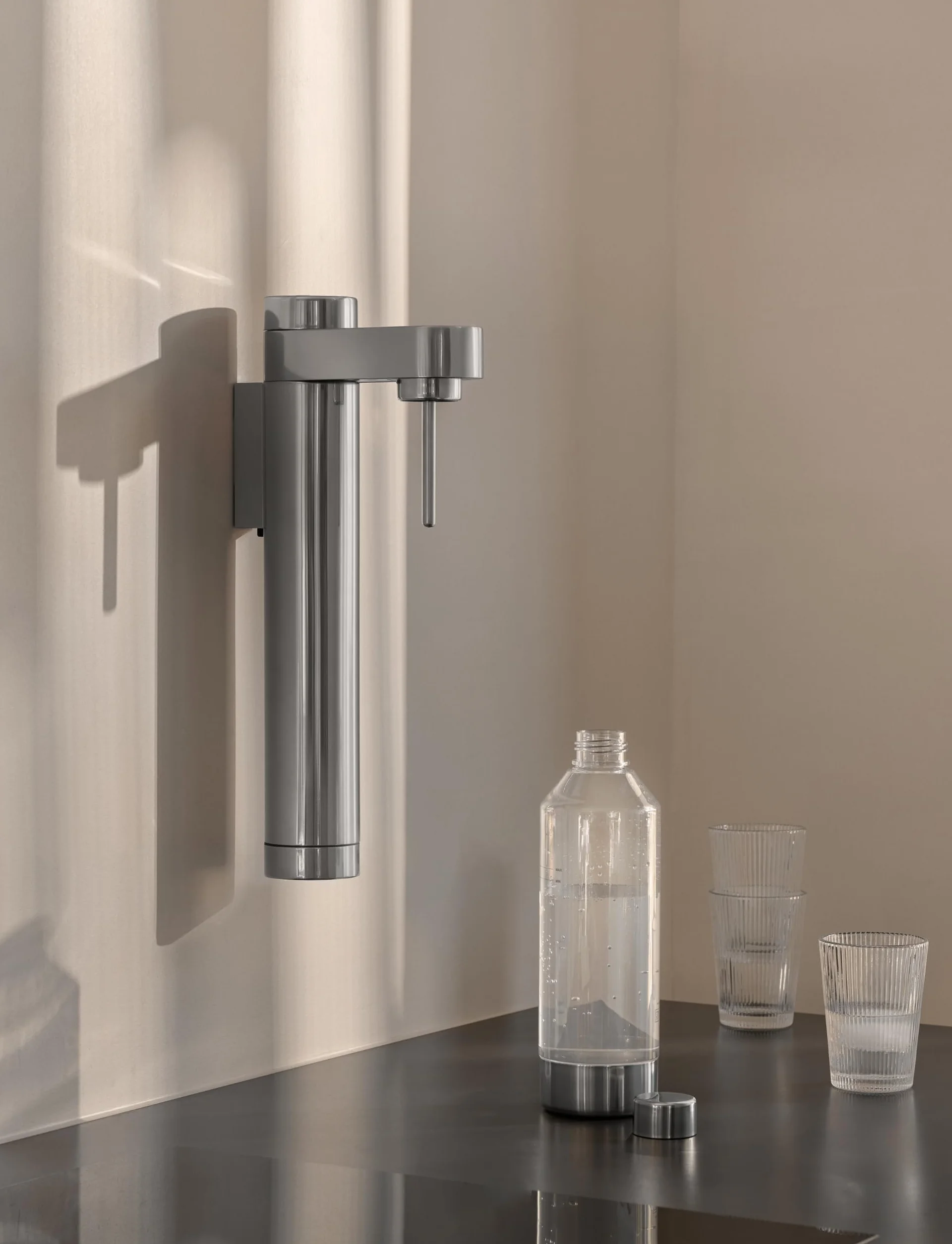 Stelton Brus Carbonatore da parete – Macchina per acqua frizzante e soda con bottiglia riutilizzabile – compatibile con cilindri CO₂ 425 g/60L