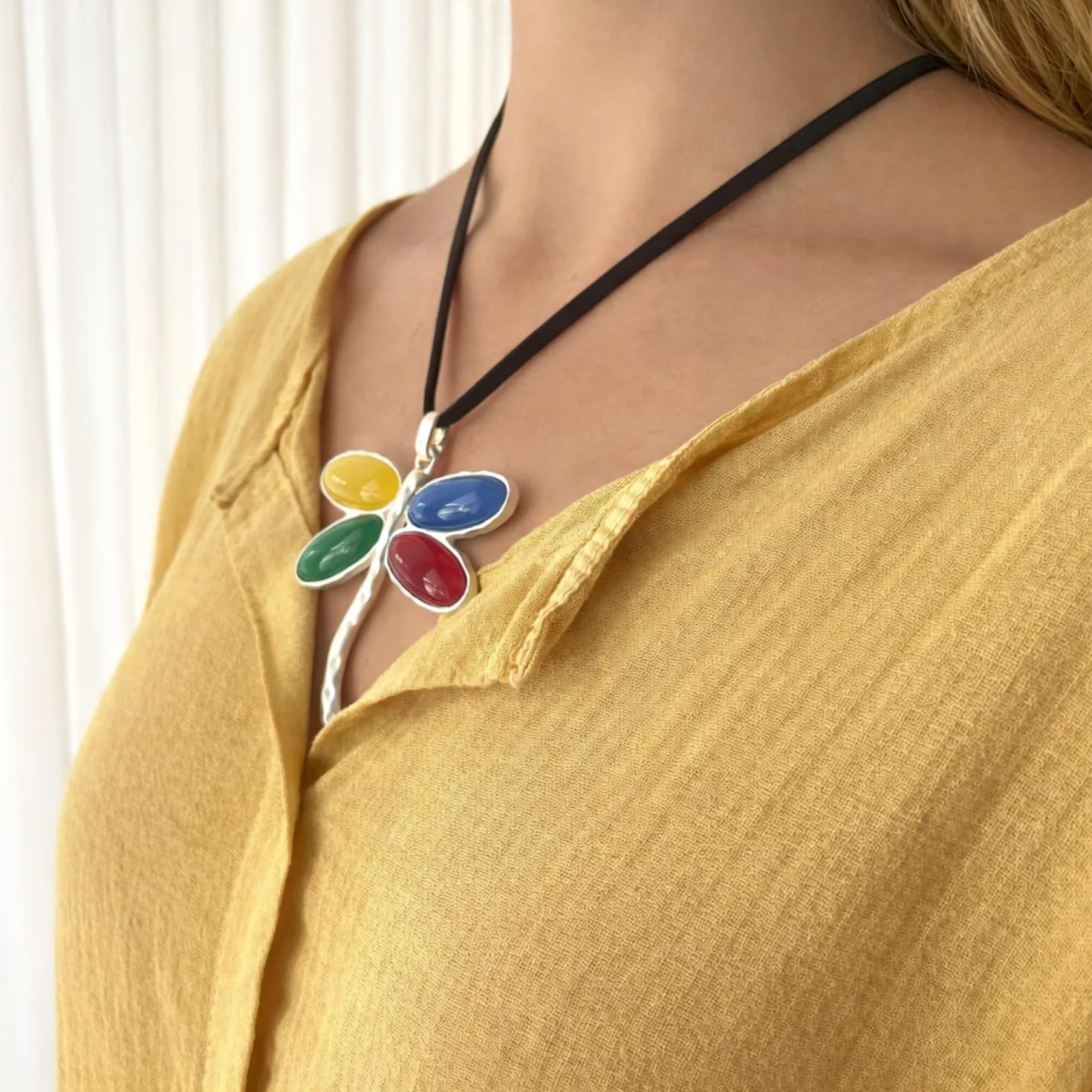 Ciondolo a forma di libellula Donna in zama Placcato Argento e Resina Collana lunga Nera Regolabile con Ciondolo Protettivo Multicolore
