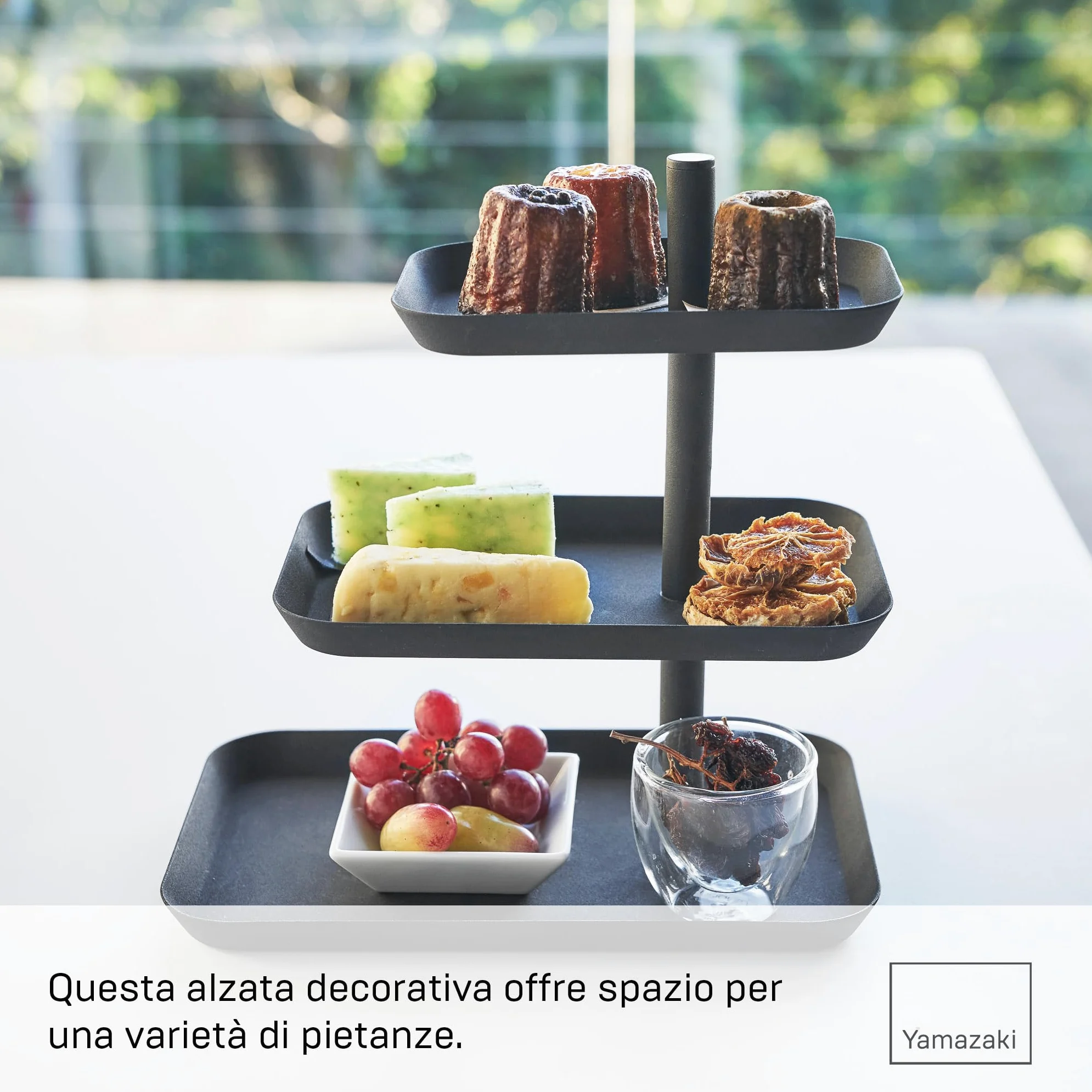 Yamazaki 4281 Alzatina per torta TOWER a 3 livelli, nera, acciaio, design minimalista