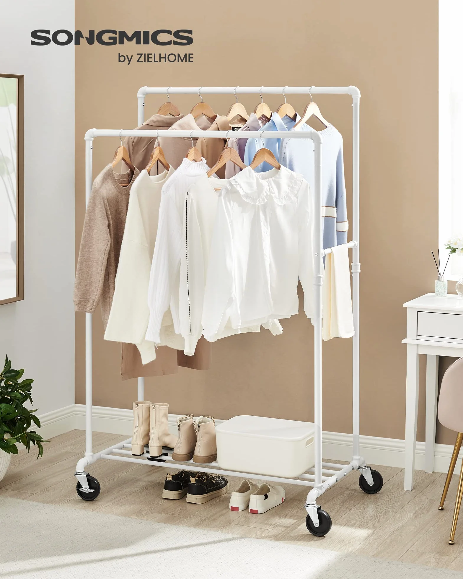 SONGMICS Stand Appendiabiti a Doppia Barra, Struttura in Metallo, 59 x 100 x 162 cm, con Ripiano Portaoggetti e Rotelle, 2 Ruote con Freni, Portata fino a 110 kg, Bianco HSR060W01