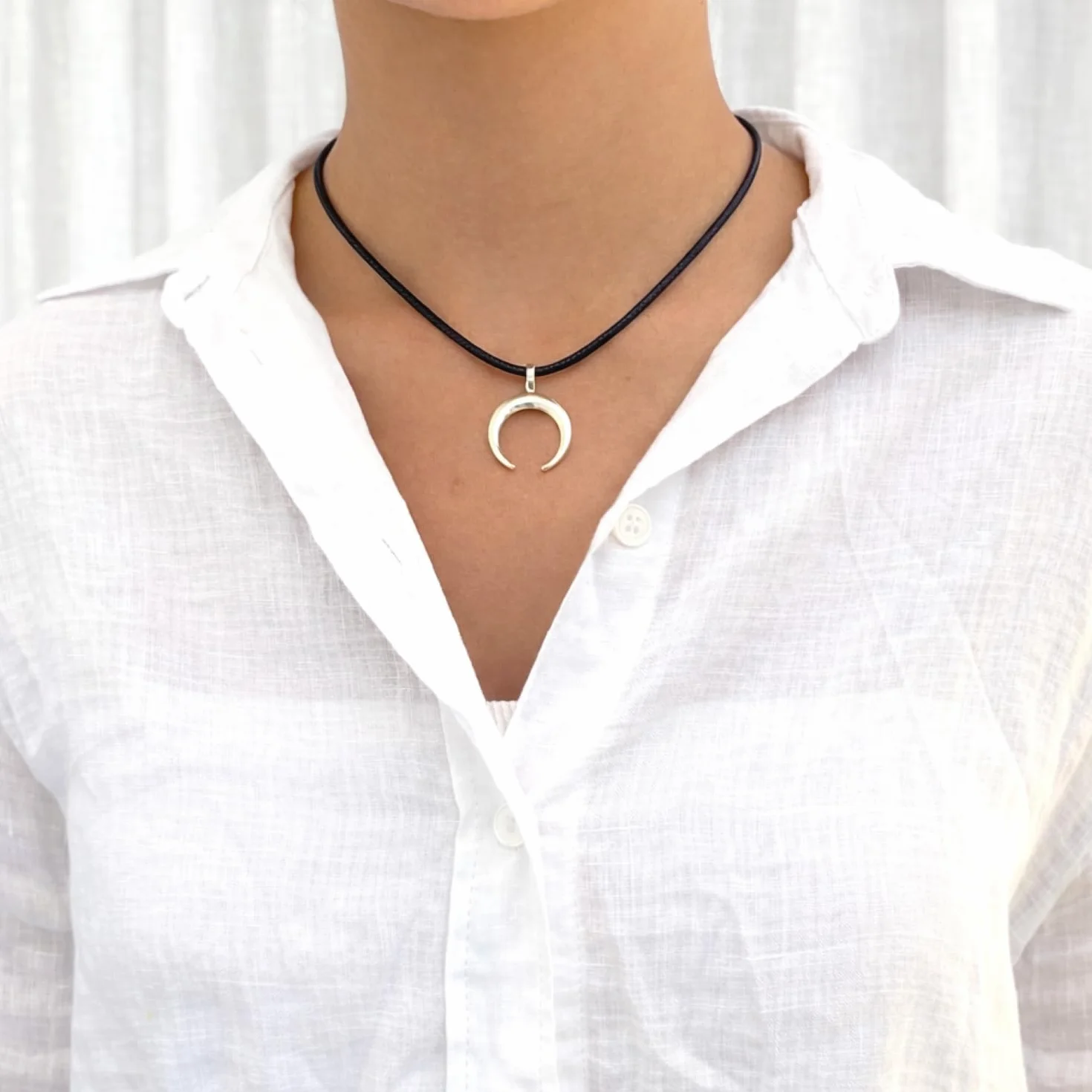 Collana Corno Portafortuna Uomo Donna Cordino Pelle Nera Cerata Chiusura Acciaio Ciondolo Luna Rovesciata Argento