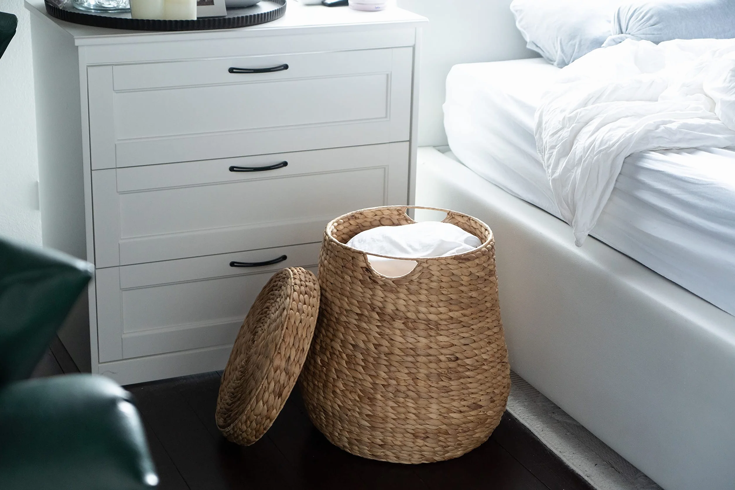 Decorasian - Cesto portabiancheria intrecciato con coperchio - Grande e rotondo - Grande cesto in giacinto d'acqua con manico - Cesto portabiancheria in rattan con manico - Contenitore - 46 cm