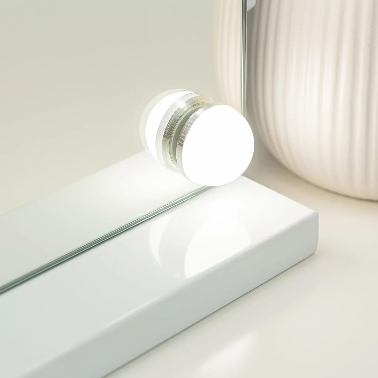 Flamingueo Specchio Trucco con Luci - 15 LED - 3 Modi di Luce - Intensità Regolabile - Controllo Tattile - Vanity Mirror - Bianco - 58x12x43cm
