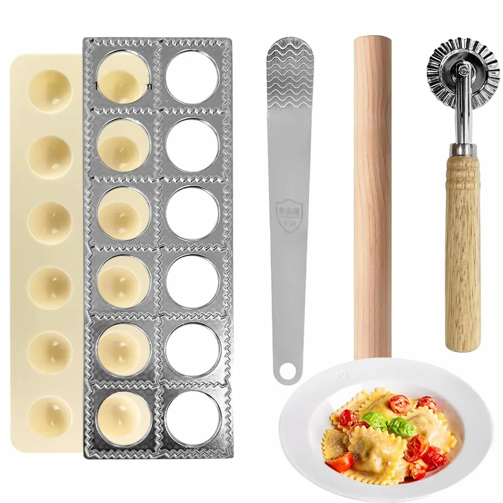 Stampo per Ravioli Grandi da 12 Pezzi in Acciaio per Pasta Fresca, Ravioli e Tortellini | Set 4 Pezzi con Tagliapasta, Cutter e Mattarello in Legno