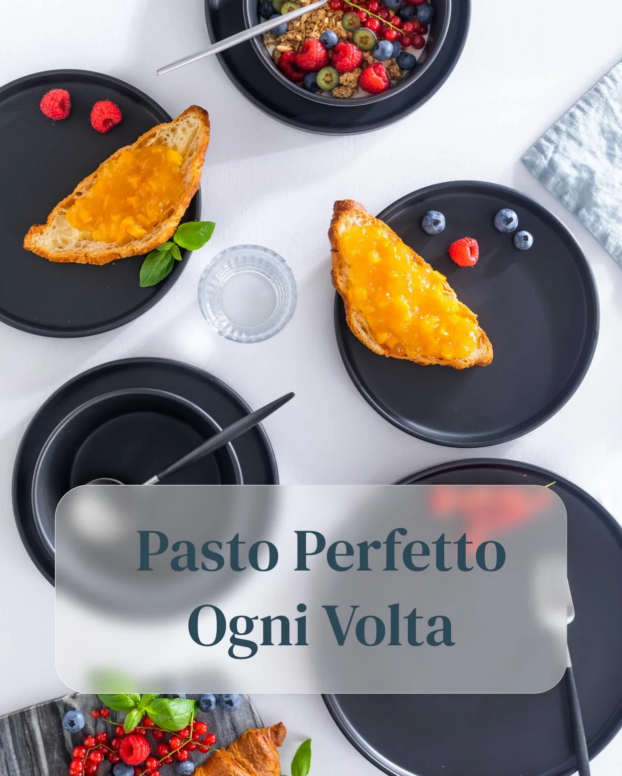 Piatti di Terraglia Neri - Set Piatti Moderni per 6 Persone - Servizio Piatti 24 Pezzi Manhattan - Piatti Terraglia Nero Opaco - Lavabile in Lavastoviglie e Adatto al Microonde - Pure Living