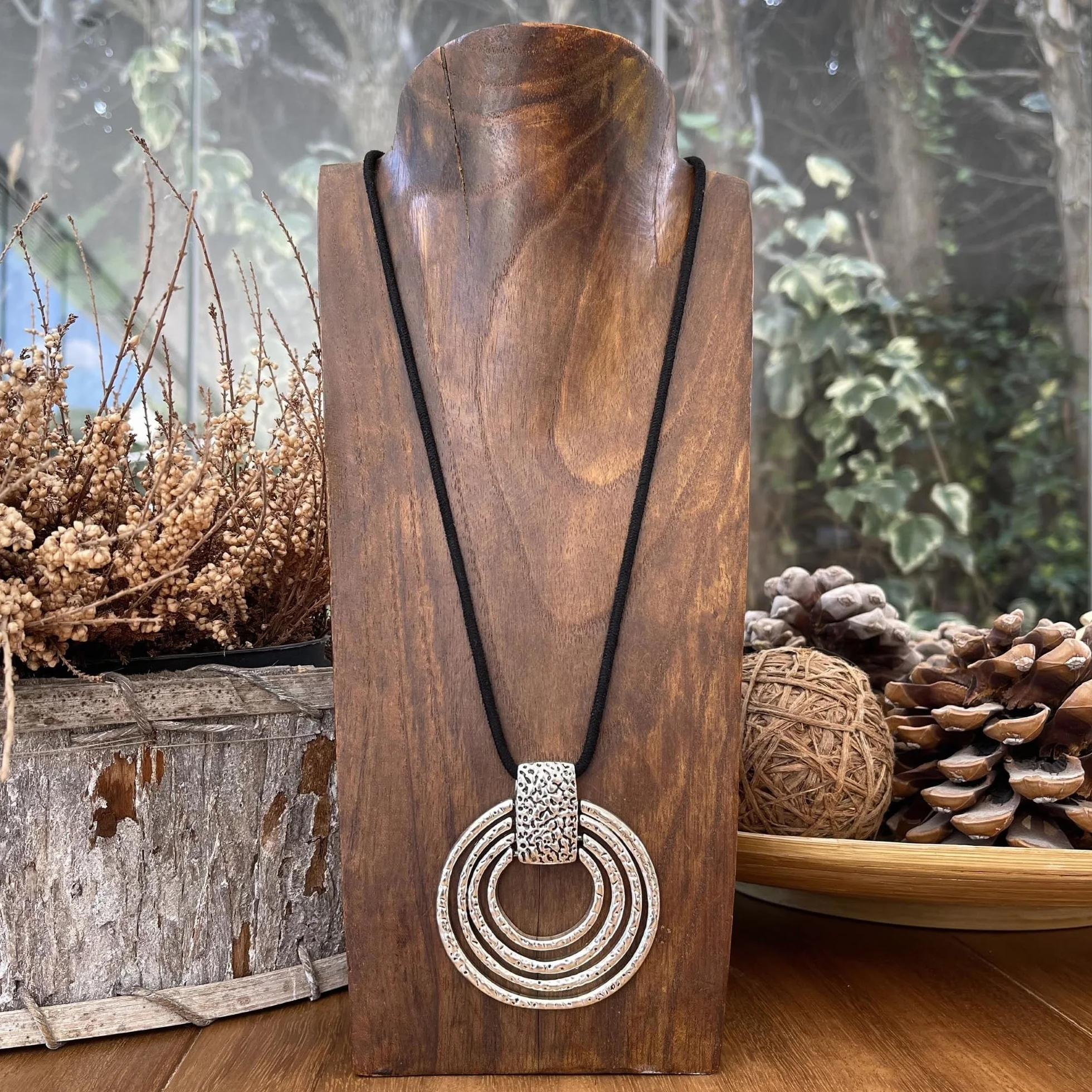ASTER ALHELÍ Collana Donna Lunga con Ciondolo a Spirale Grande Cordino Nero Antelina Regolabile Gioiello Artigianale Fatto a Mano