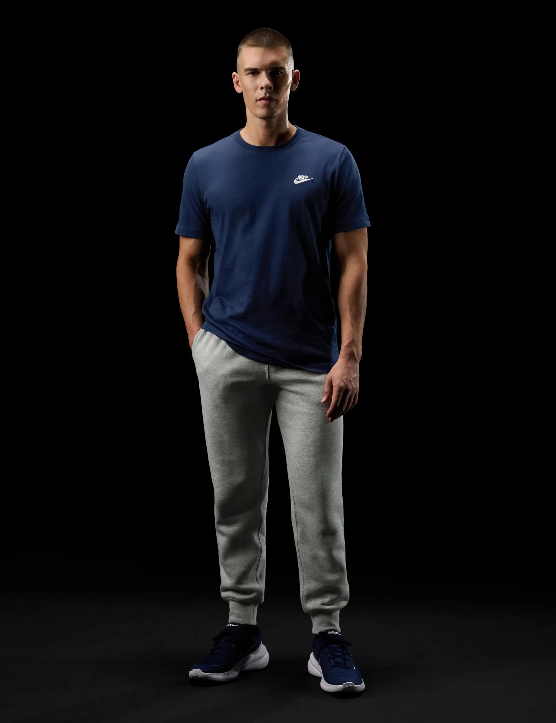 NIKE Men's Sportswear Club T-Shirt