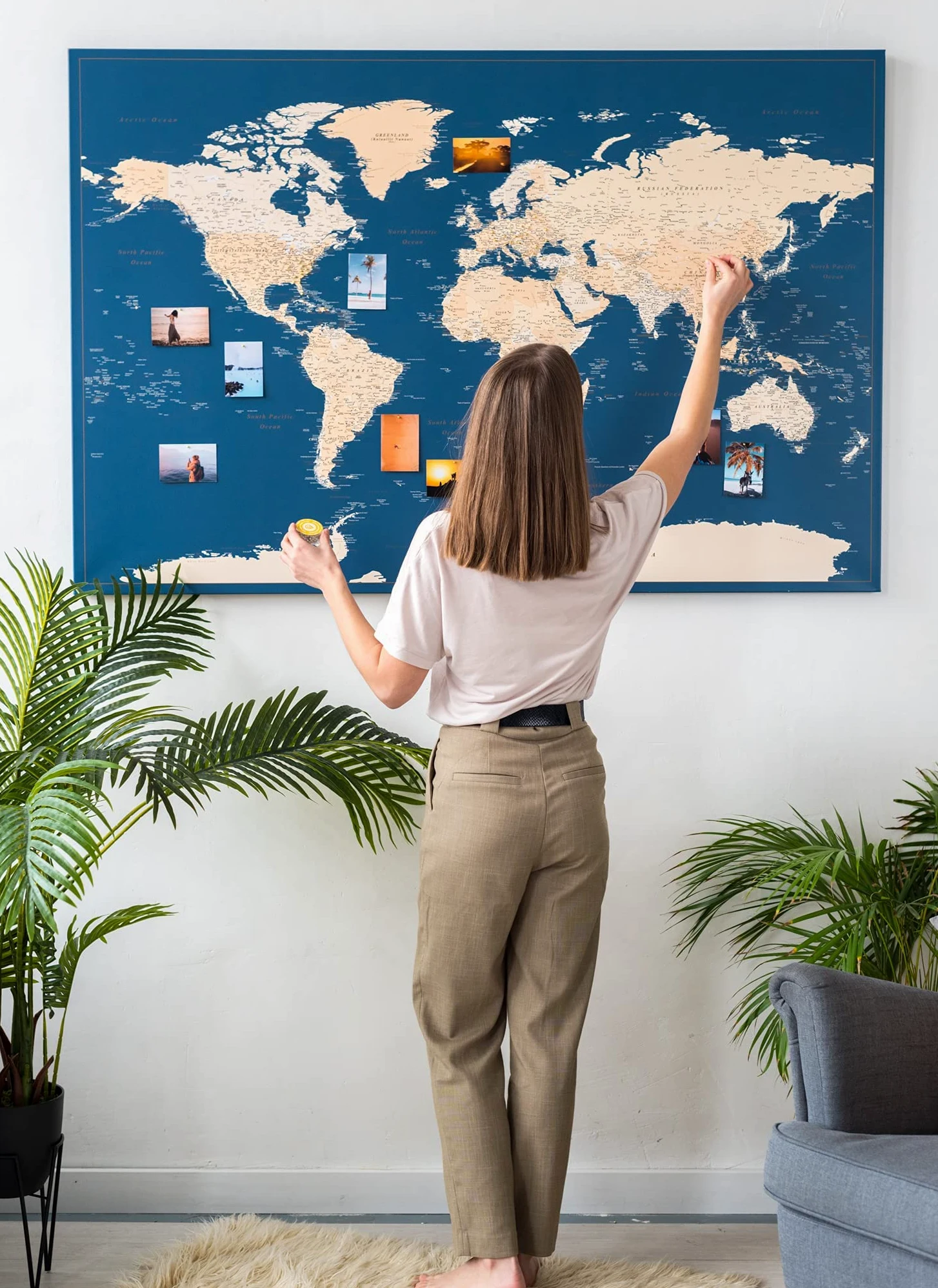 Trip Map Planisfero da Parete – Mappa del mondo - Quadro su tela incorniciato con 100 puntine incluse – Cartina geografica mondo in Blu Scuro - 3 dimensioni