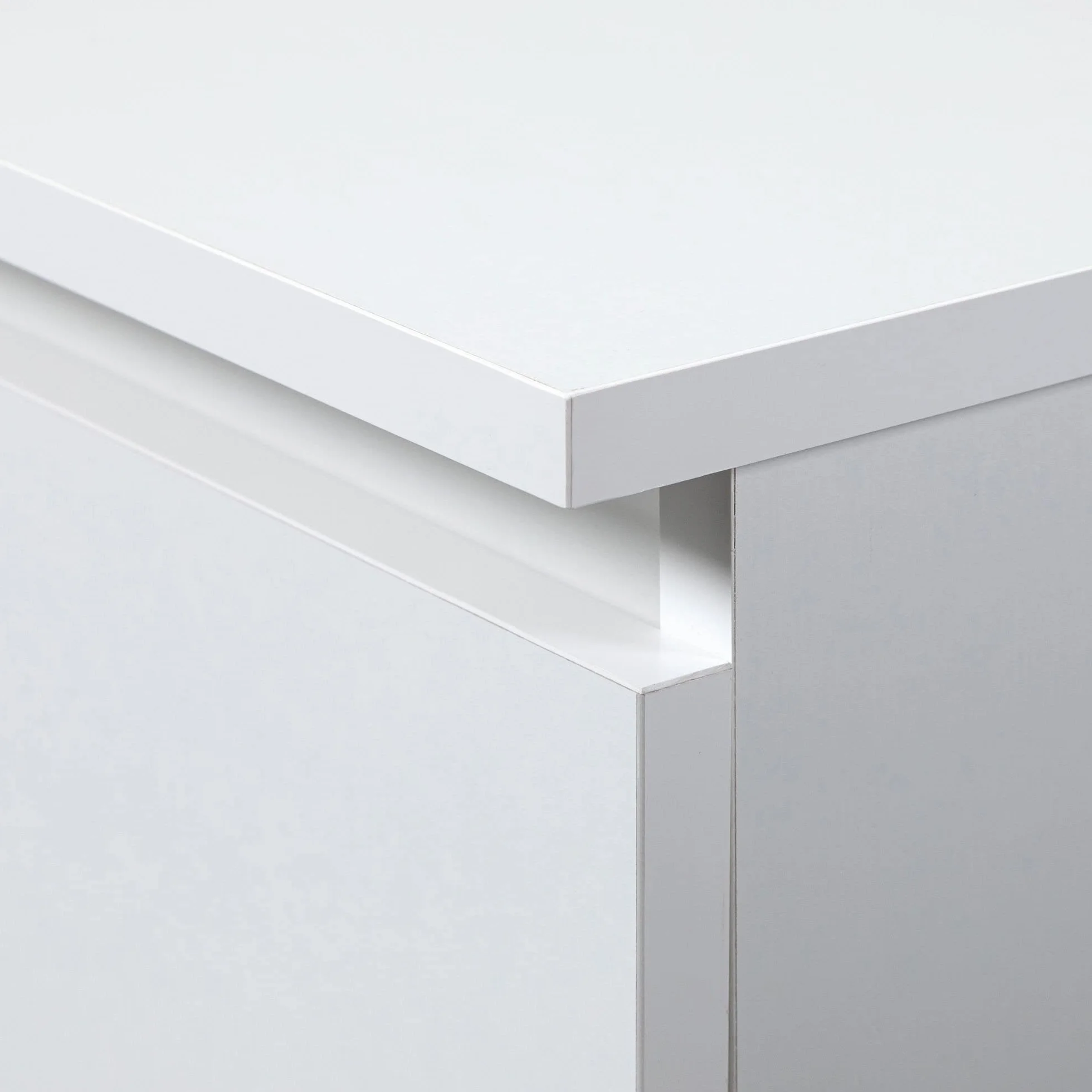 Tavolo per computer, tavolo da ufficio, con 1 cassetto, 2 ripiani e un ripiano estraibile per tastiera, 90 x 50 x 77 cm, piano in laminato resistente all'abrasione con bordo ABS, bianco, destro