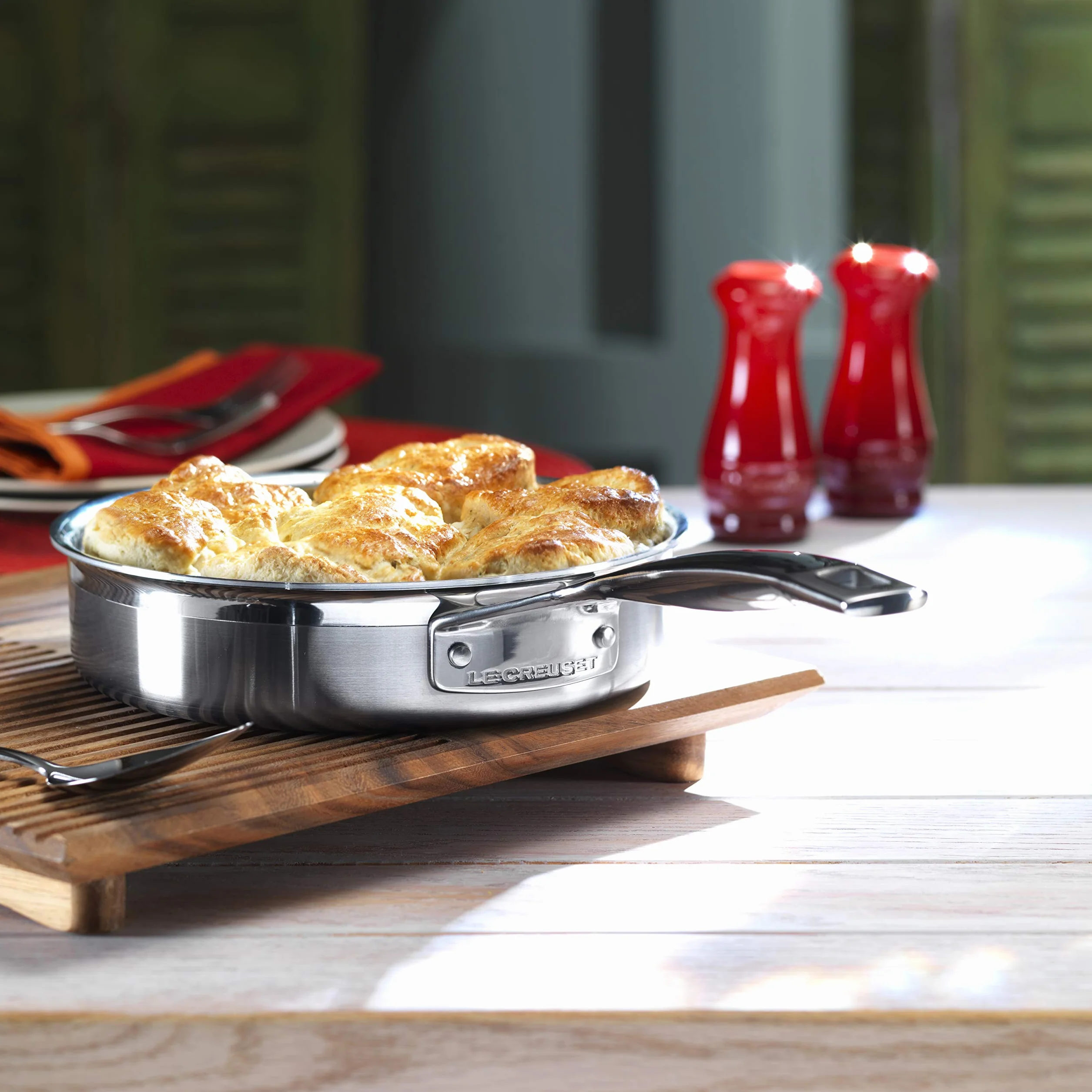 LE CREUSET Padella Sauté con coperchio in acciaio inox, diameter 24 cm, Compatibile con Tutte le Fonti di Calore (Induzione e Forno Inclusi), Argneto, 96202124001000