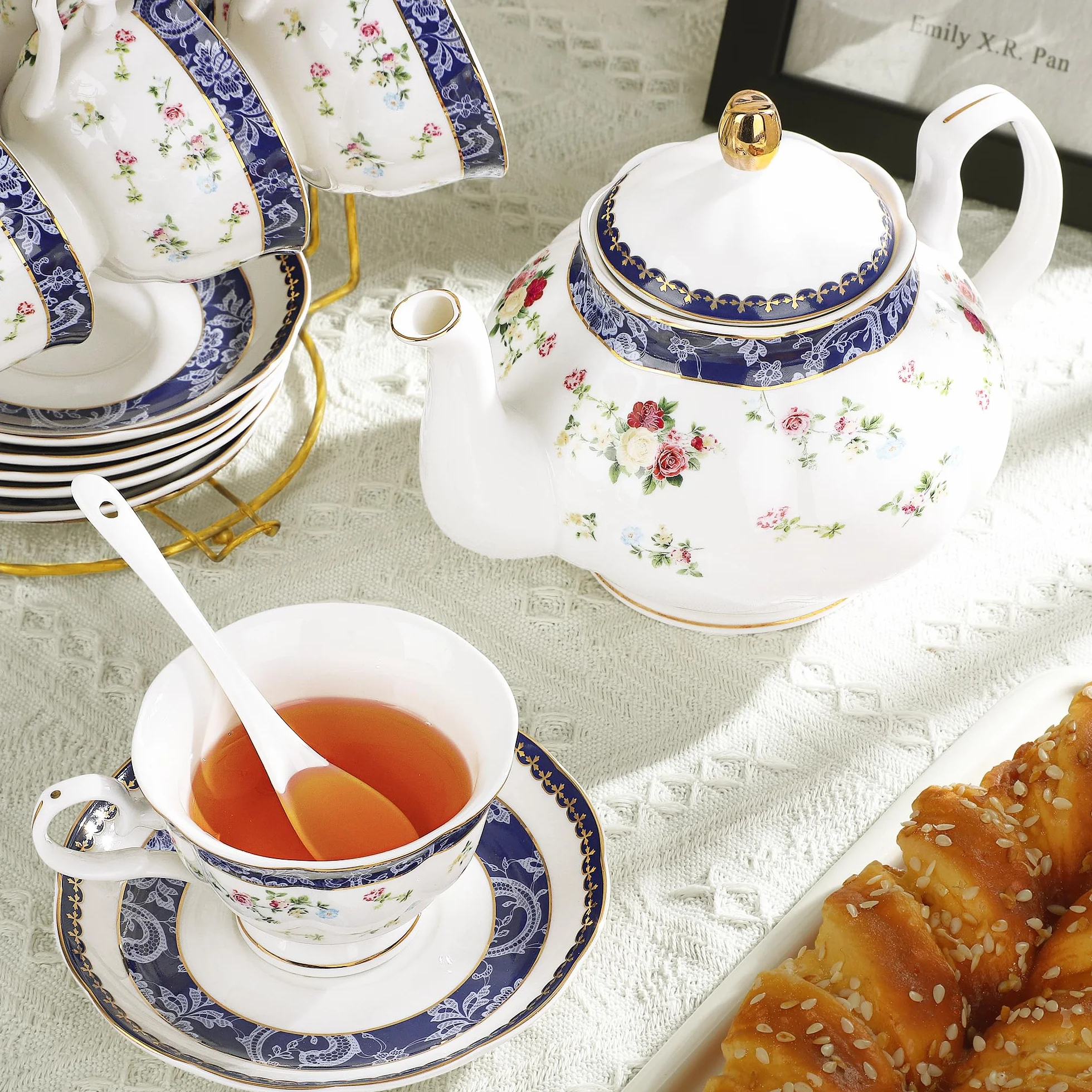 fanquare 21 Pezzi Set da Tè Pomeridiano Britannico con Rose Blu, Moderno Set di Teiere in Porcellana, Set di Tazze da Caffè Vintage con Piattino, Servizio da Tè per Adulti per 6 Persone
