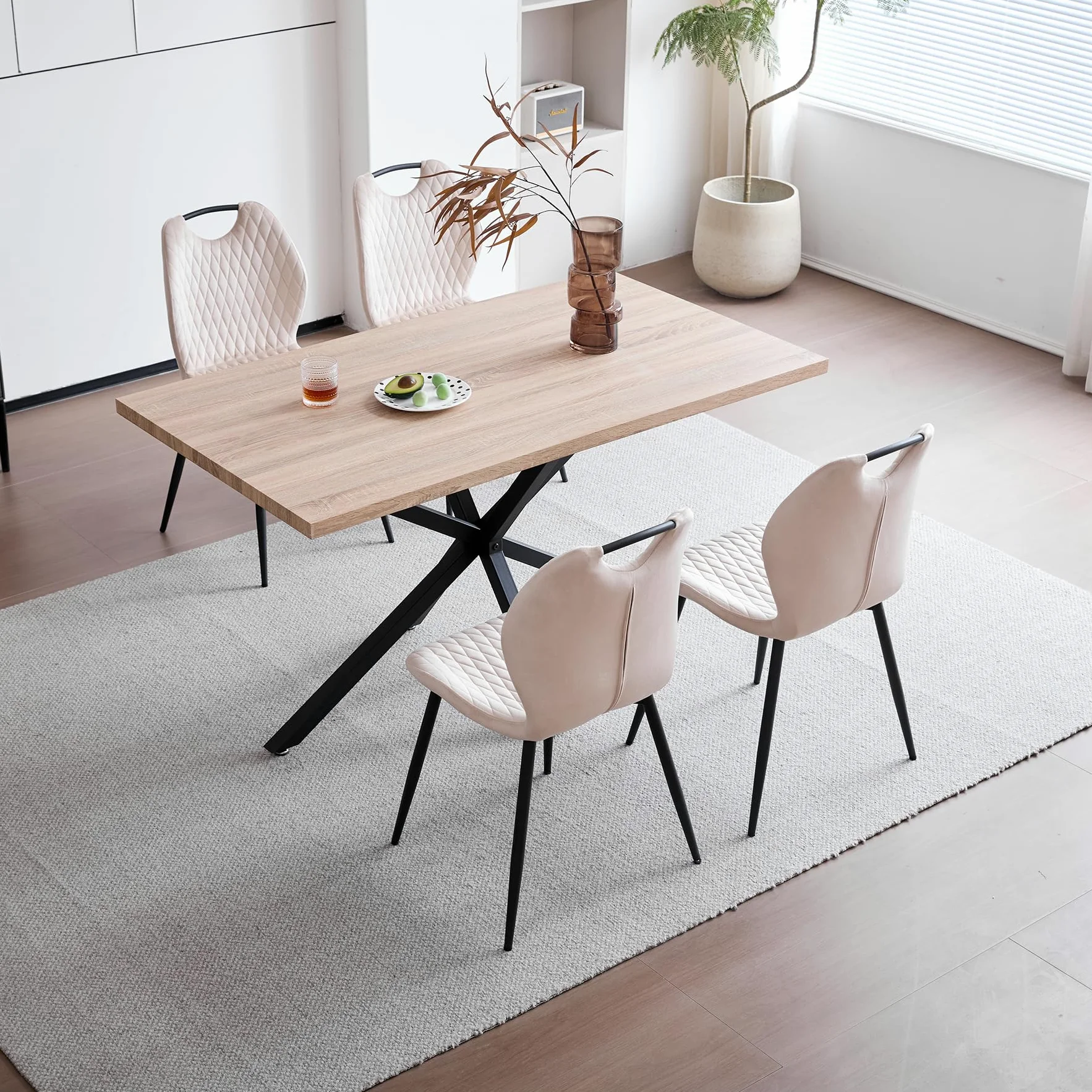 Tavolo da Pranzo con 4 Sedie, Set da Pranzo, 140 * 78 * 77 cm, Tavolo da Pranzo Rettangolare in Legno, 4 Sedie con Schienale Alto, Gambe in Metallo Nero, 4 Sedia Beige
