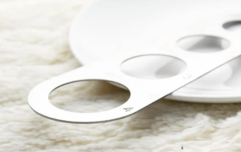 Dosatore Misurino Dosaspaghetti Misura Spaghetti Dosatore per pasta lunga in Acciaio Inox utensile da Cucina con 4 fori di Misurazione.
