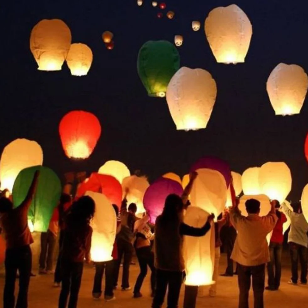 Lanterne Cinesi Volanti 20 PZ con 4 Cuori Rossi Giganti per Natale Capodanno