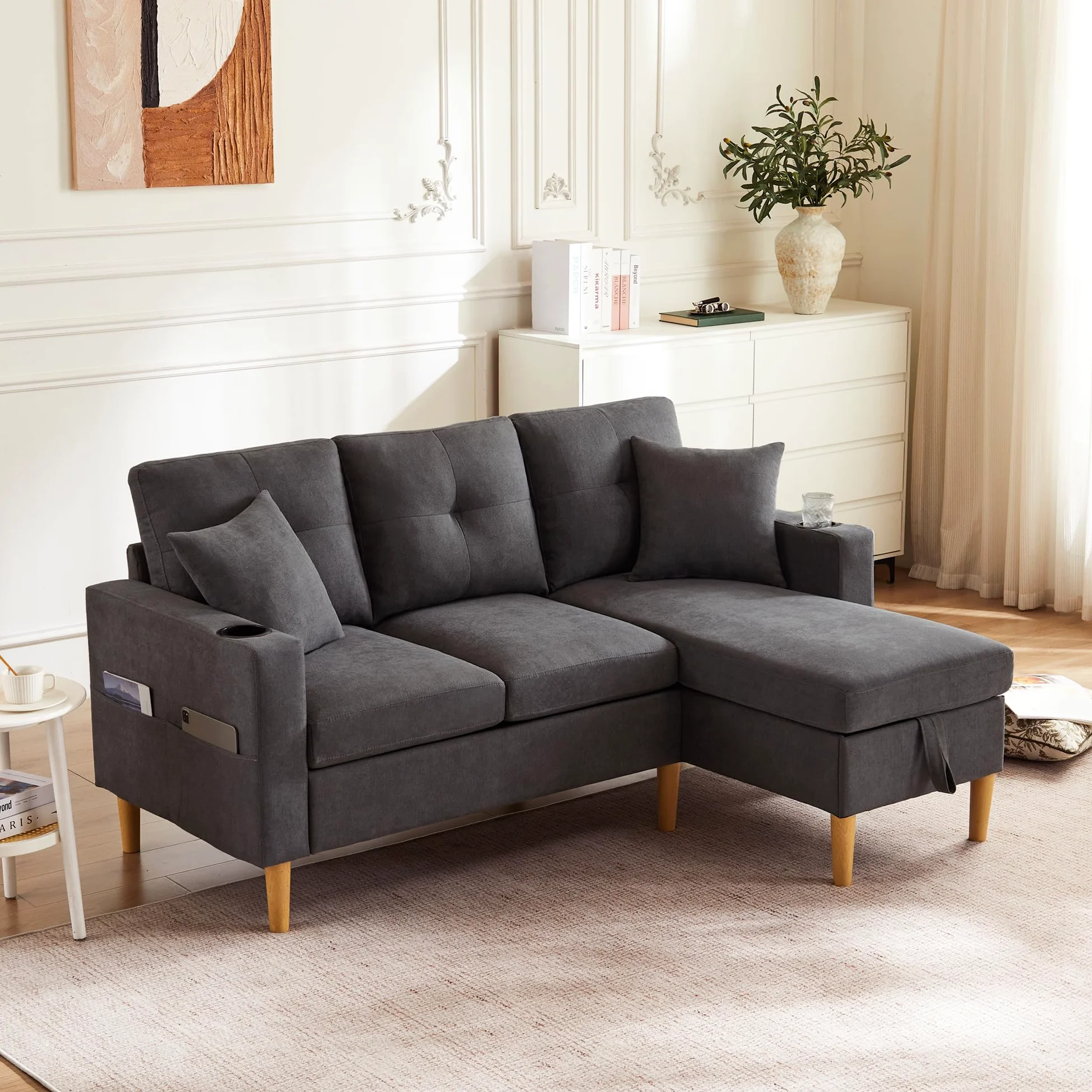 Divano Moderno a Forma di L, a 3 Posti, con Chaiselongue, Portabevande, Spazio per Riporre, Include 2 Cuscini, per Soggiorno, Ufficio, Appartamento (Grigio Scuro)