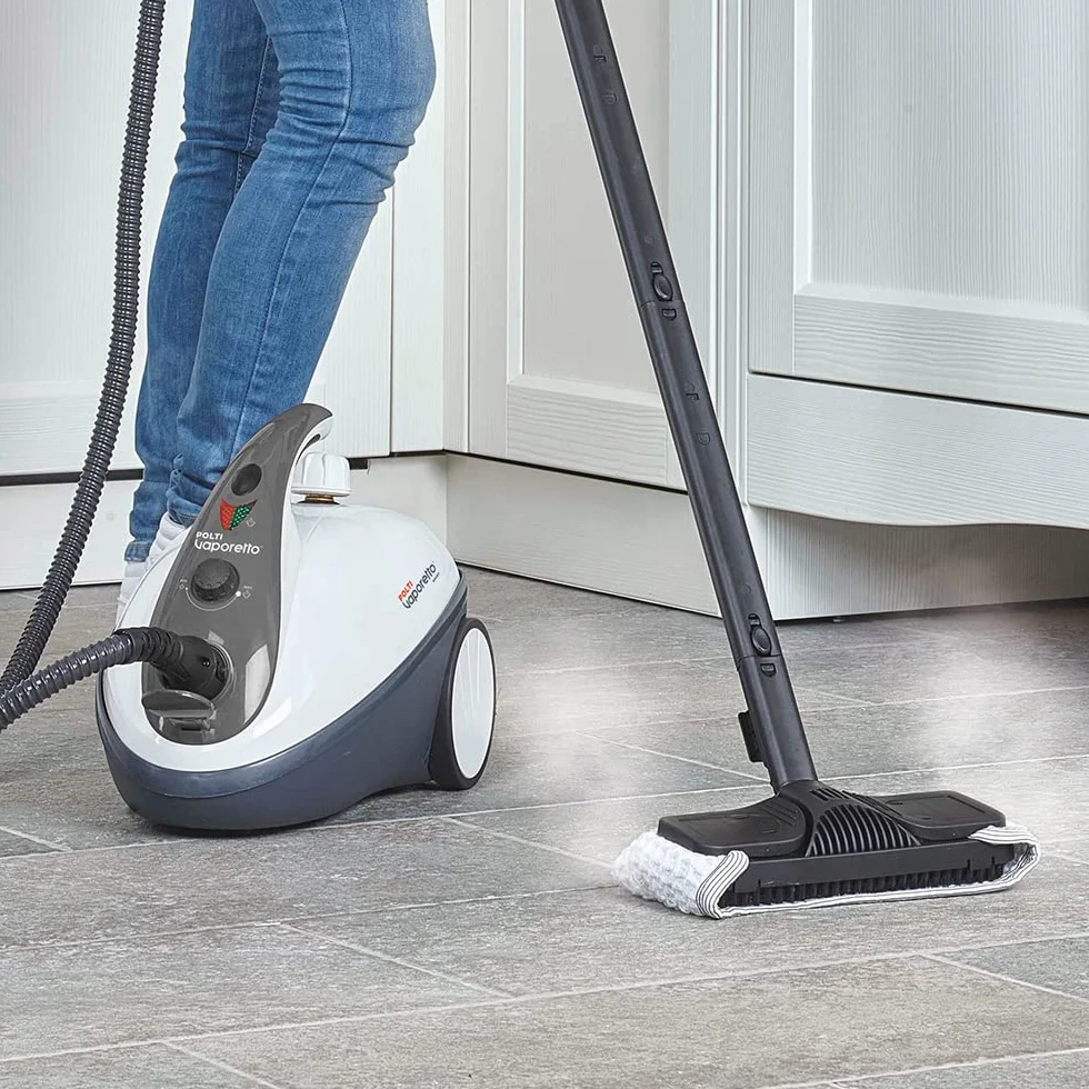 Polti Vaporetto Smart 30 S, Pulitore a Vapore con Caldaia ad Alta Pressione fino a 3 Bar, Tappo di Sicurezza, Potenza 1800 W, Capacità 1,6 L, 12 Accessori, Vano Porta Accessori, Bianco e Grigio