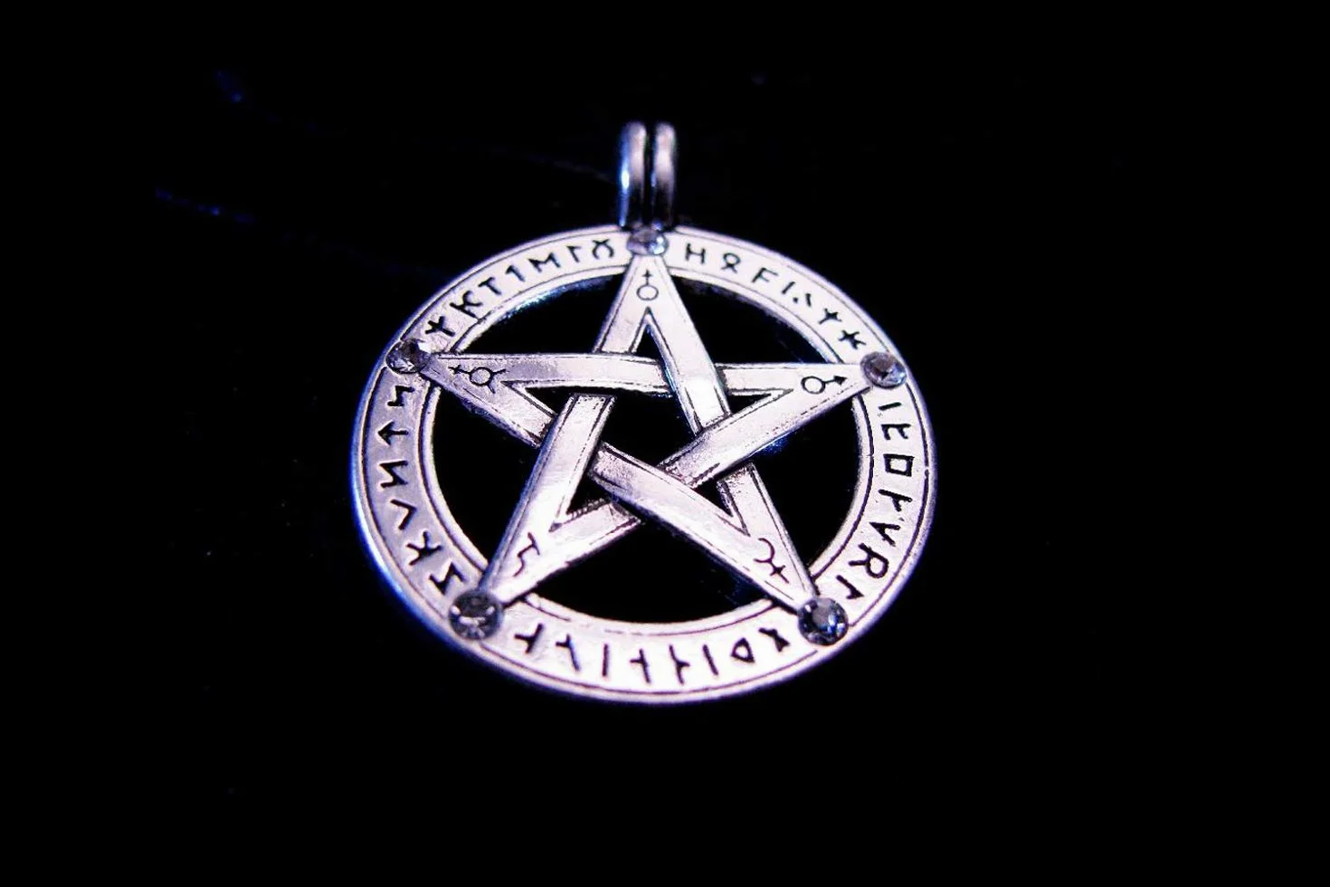 Collana da uomo pentacolo ciondolo amuleto protezione corda pelle