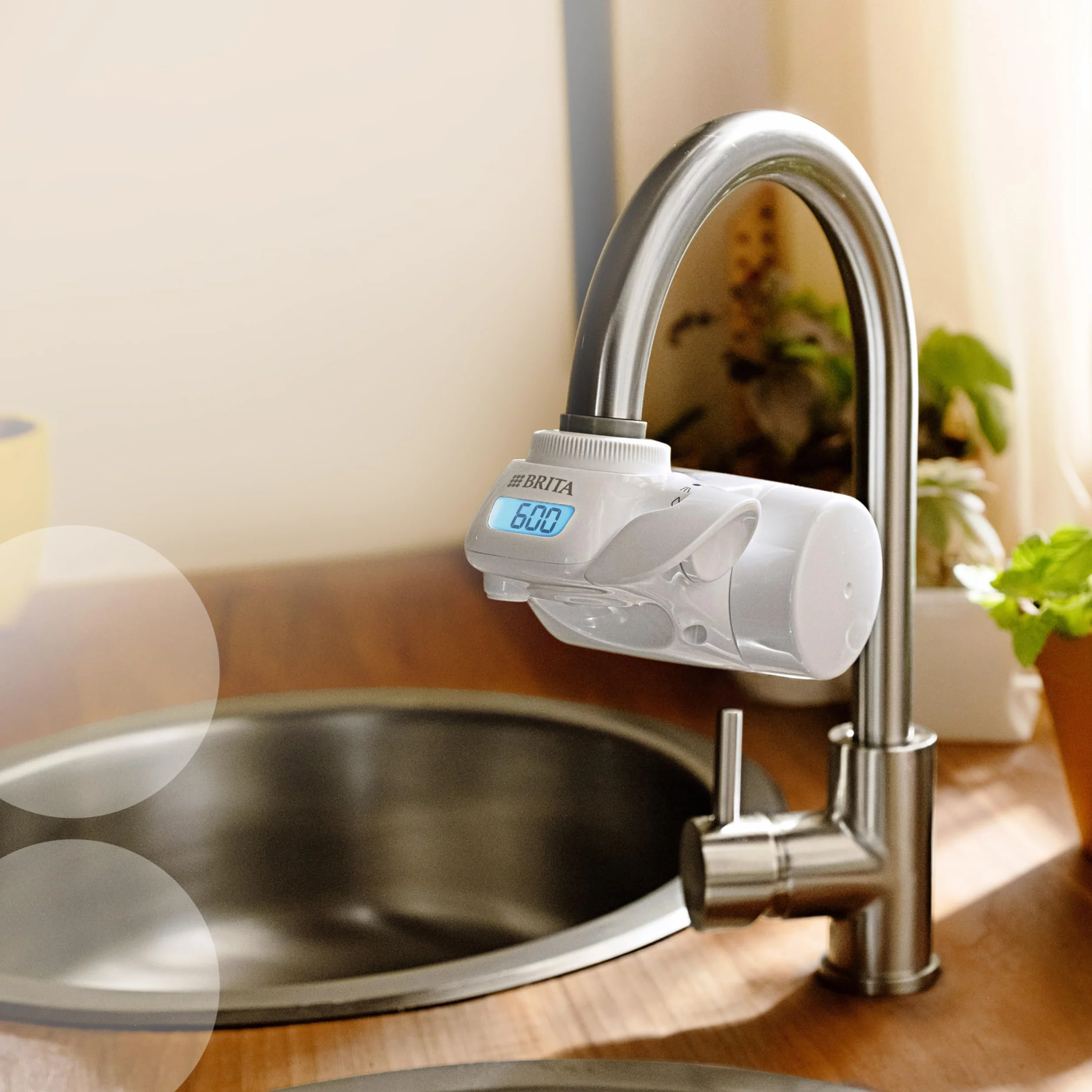 BRITA ON TAP Pro V-MF Filtro Acqua Rubinetto 600L Riduce Cloro 99,99% Batteri PFAS Display Contalitri Digitale