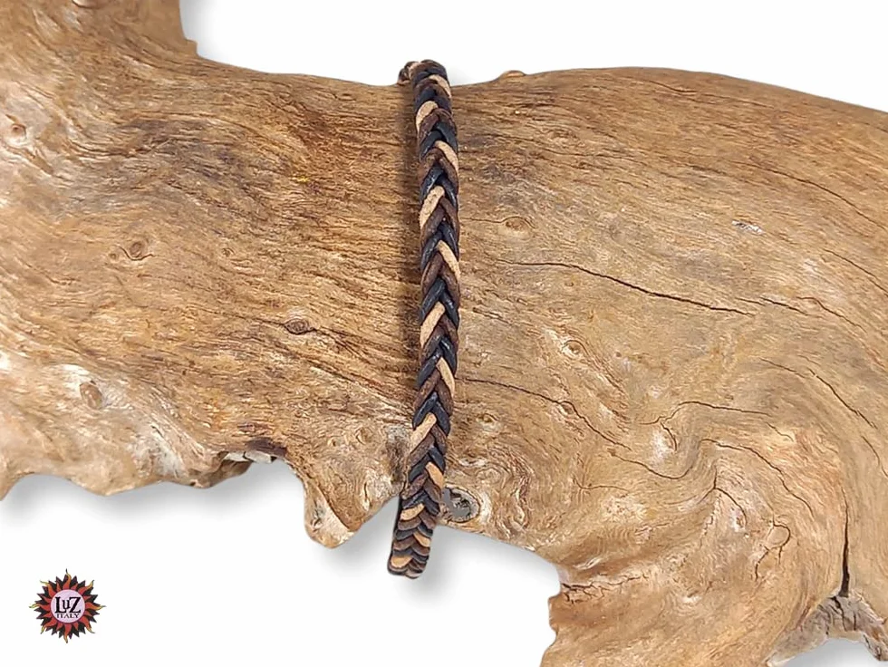 Bracciale uomo in cuoio grezzo intrecciato a mano regolabile