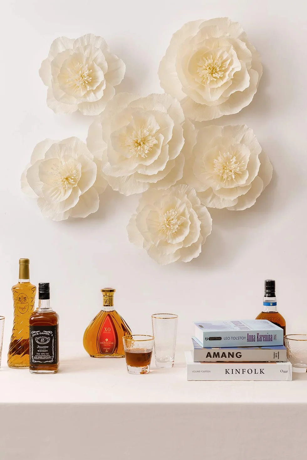 Decorazioni floreali giganti in carta crespa per parete, set da 6 beige
