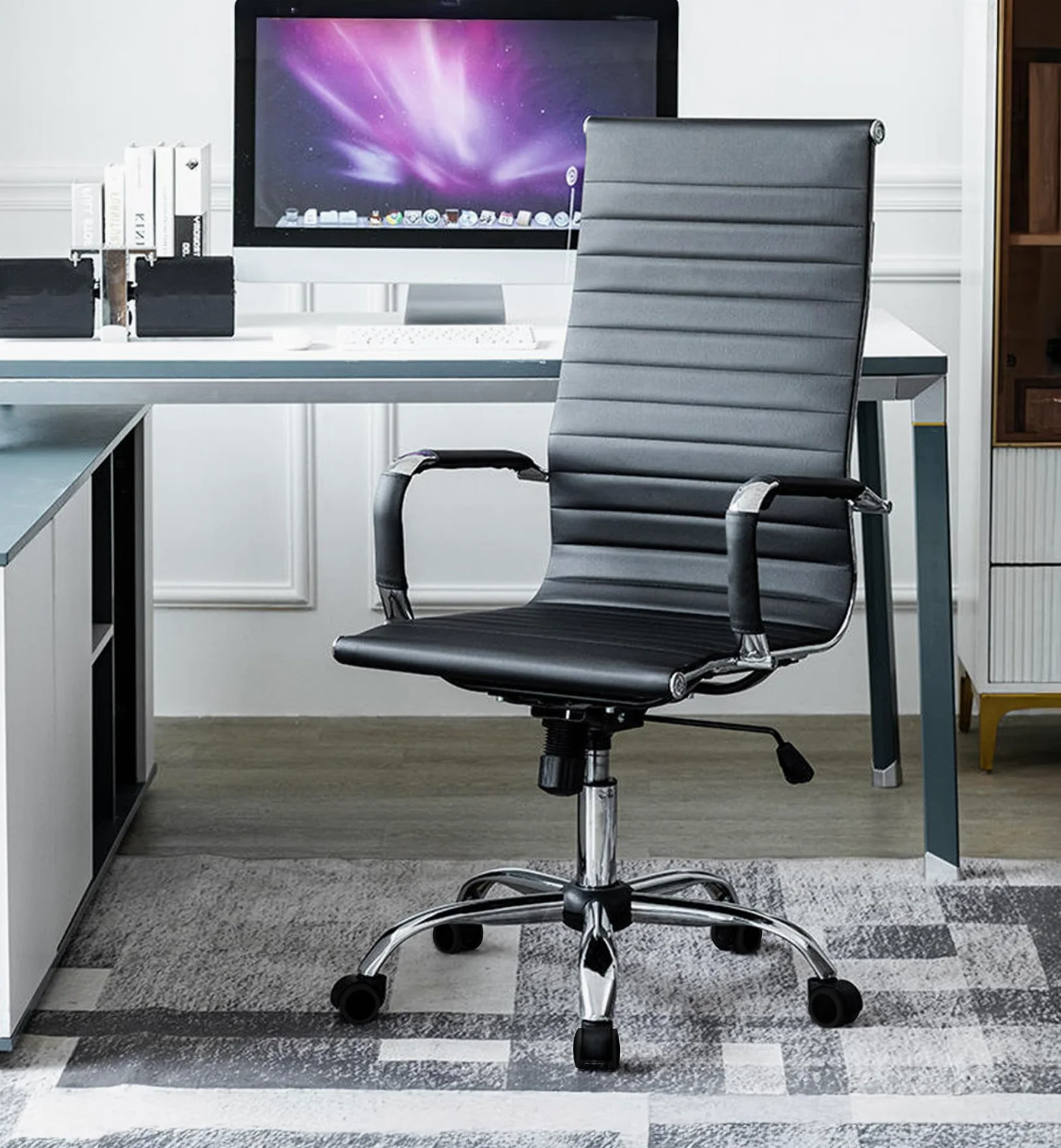 IlGruppone Sedia da Ufficio Elegante Poltrona Direzionale Base Cromata Ruote SilenzioneErgonomica Design Moderno Colore Nero Rivestimento Ecopelle